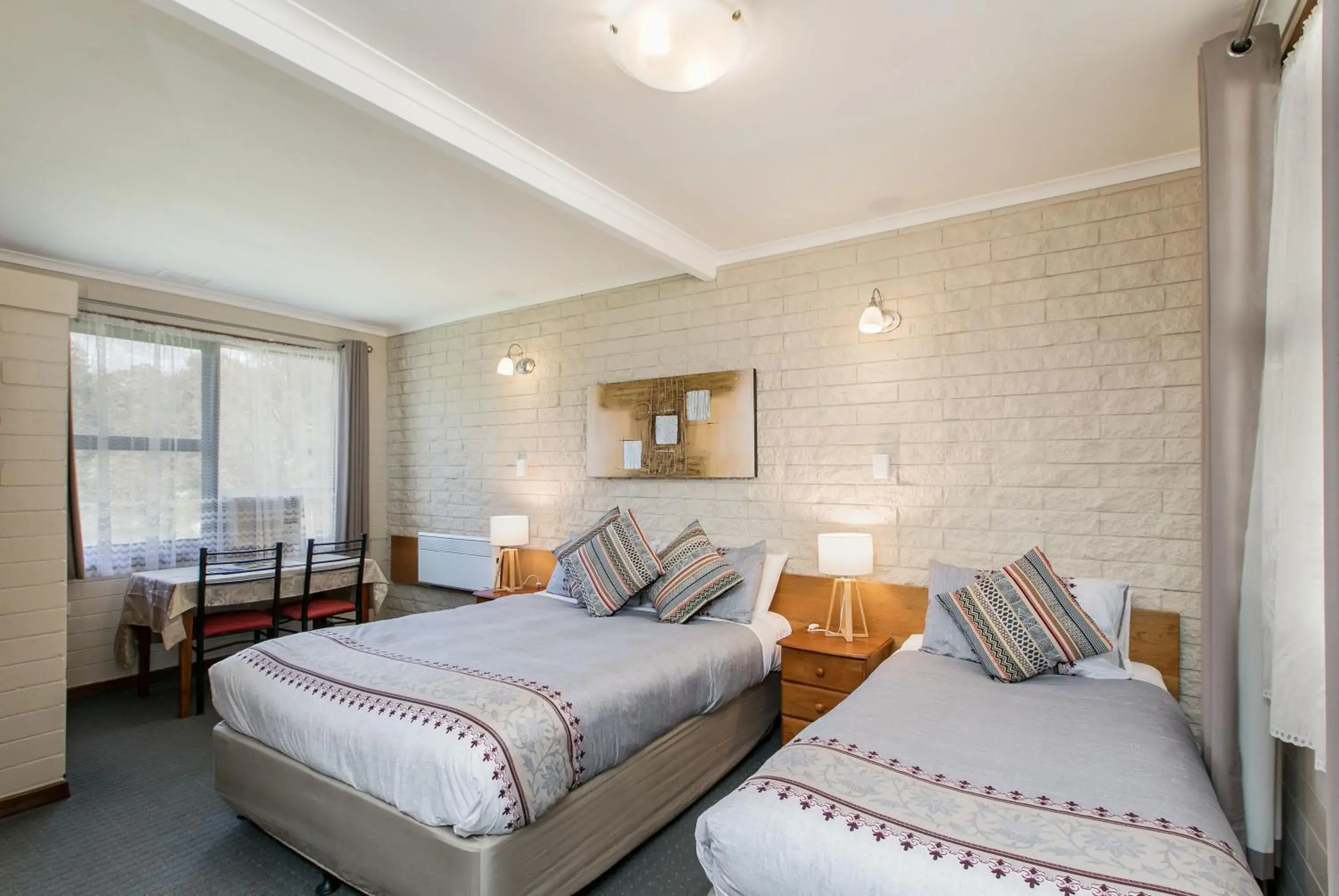 Superior Double or Twin Room with Mountain View in Allamar Motel Superior Double or Twin Room with Mountain View in Allamar Motel