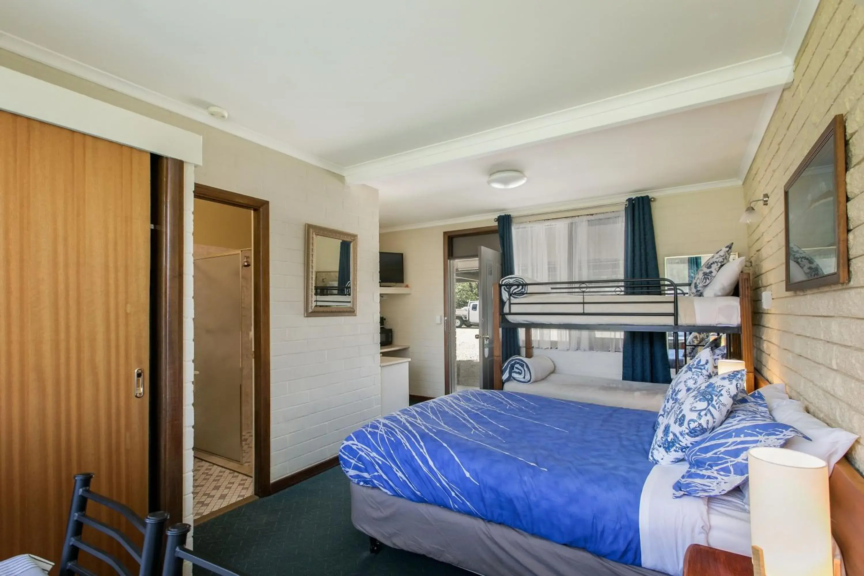 Superior Quadruple Room in Allamar Motel Superior Quadruple Room in Allamar Motel