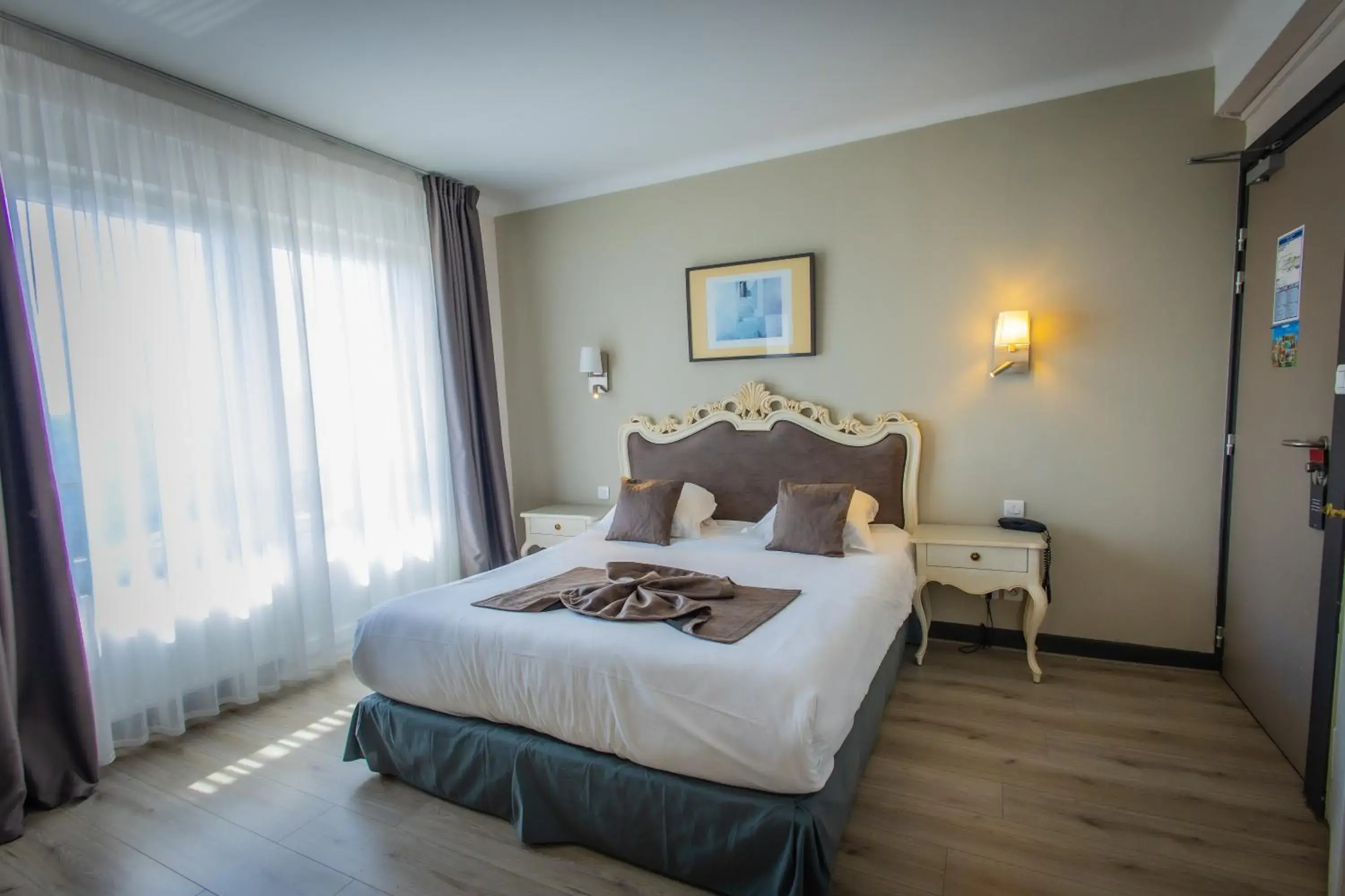 Standard Double Room with Balcony in Alexain Hotel Restaurant & Wellness - Colmar Ouest Standard Double Room with Balcony in Alexain Hotel Restaurant & Wellness - Colmar Ouest