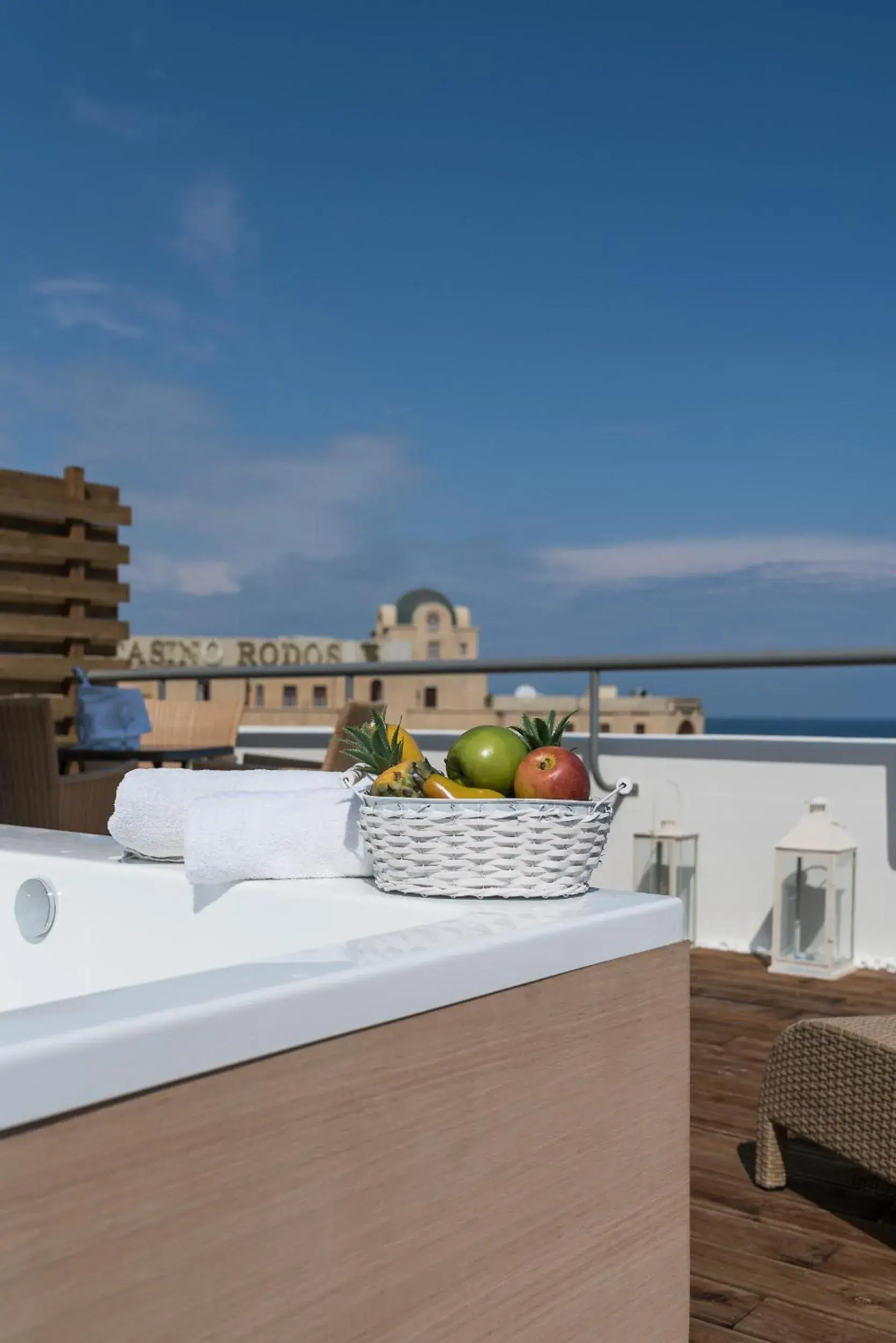 Suite with Openair Jacuzzi (or Whirlpool/ Hot Tub) in City Center Hotel Suite with Openair Jacuzzi (or Whirlpool/ Hot Tub) in City Center Hotel