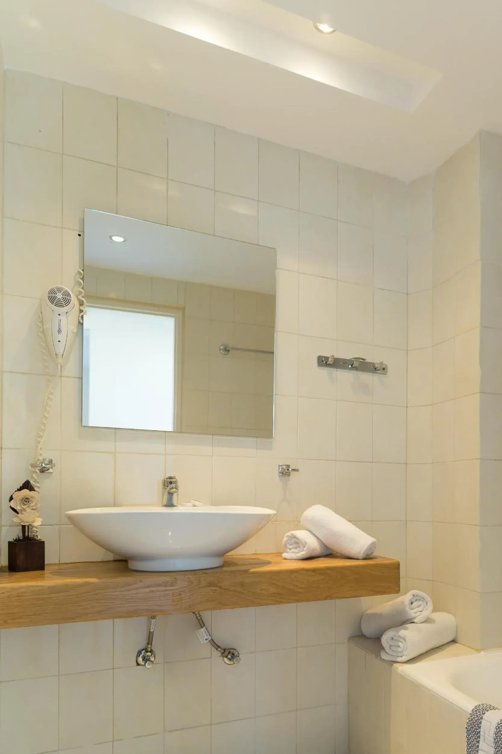 Superior Room with Openair Jacuzzi (or Whirlpool/ Hot Tub) in City Center Hotel Superior Room with Openair Jacuzzi (or Whirlpool/ Hot Tub) in City Center Hotel