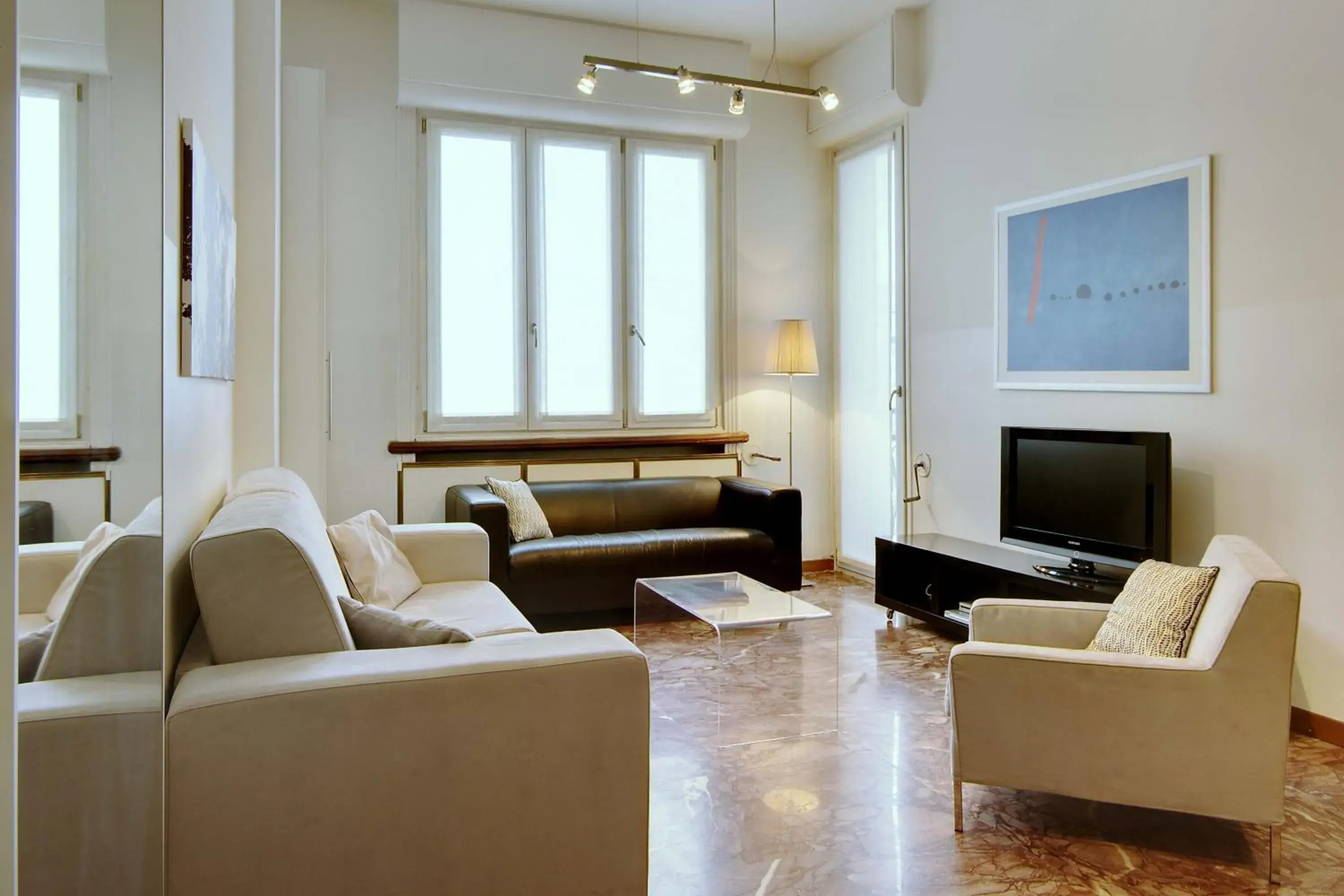 Large One-Bedroom Apartment in Milan Apartment Rental Large One-Bedroom Apartment in Milan Apartment Rental