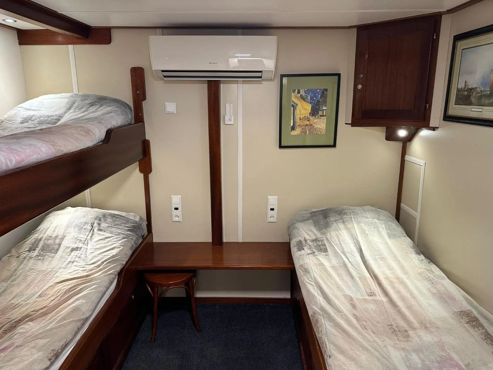 Triple Room in Hotelboat Angeline Triple Room in Hotelboat Angeline