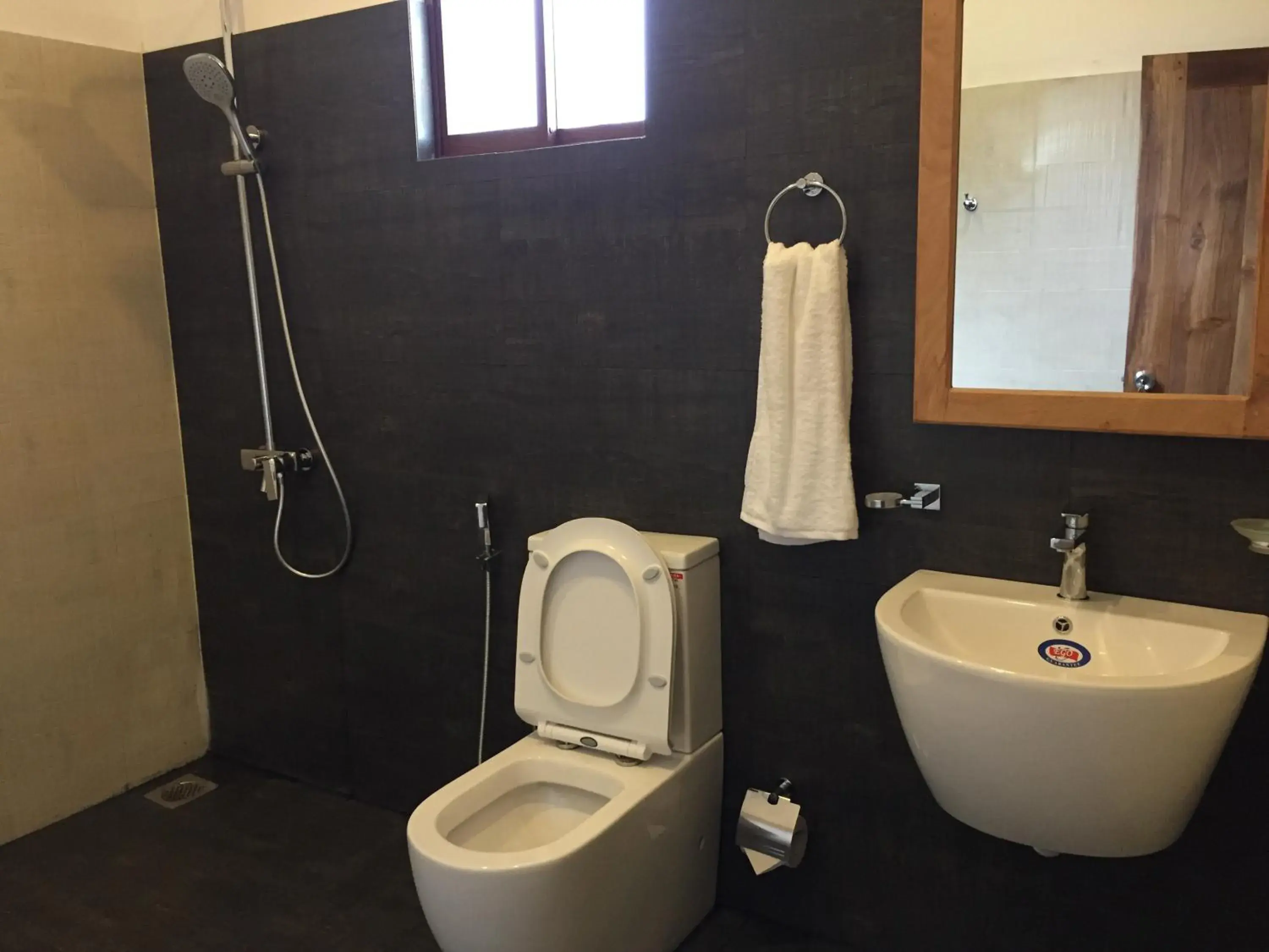 Deluxe Triple Room in Bay Hiriketiya Deluxe Triple Room in Bay Hiriketiya