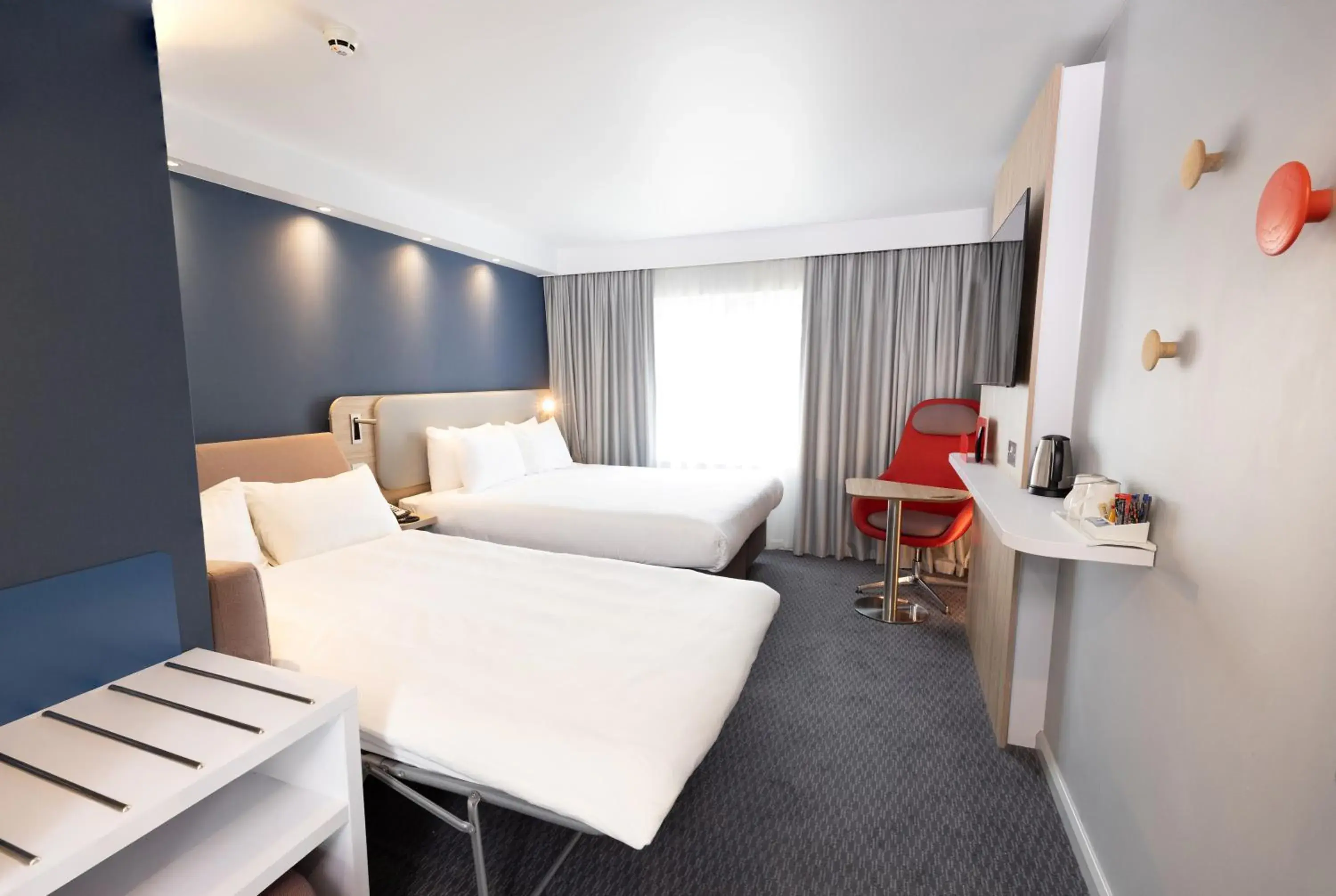 Standard Double Room with Sofa Bed and Free Hot Breakfast in Holiday Inn Express Windsor by IHG Standard Double Room with Sofa Bed and Free Hot Breakfast in Holiday Inn Express Windsor by IHG