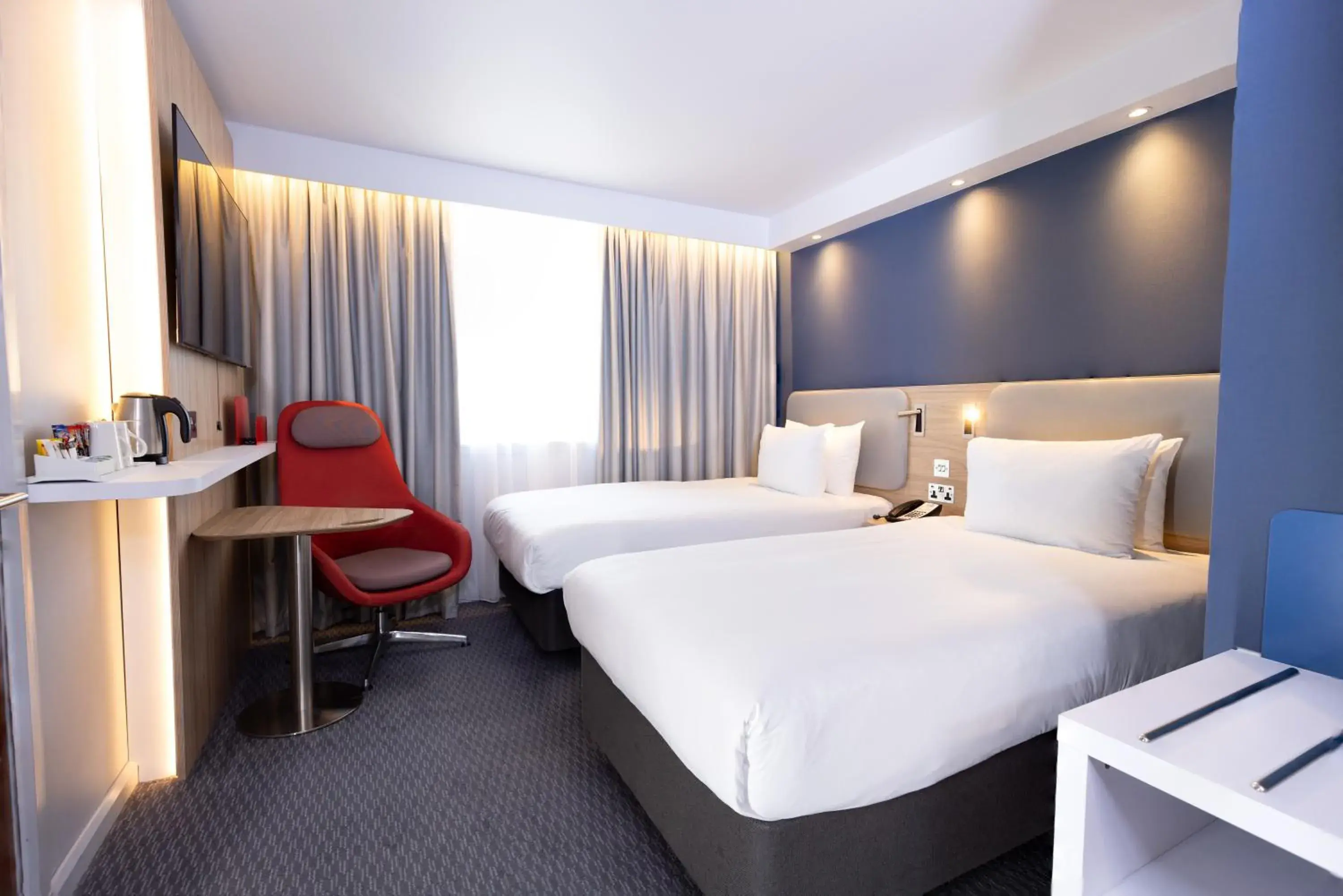 Standard Twin Room with Free Hot Breakfast in Holiday Inn Express Windsor by IHG Standard Twin Room with Free Hot Breakfast in Holiday Inn Express Windsor by IHG