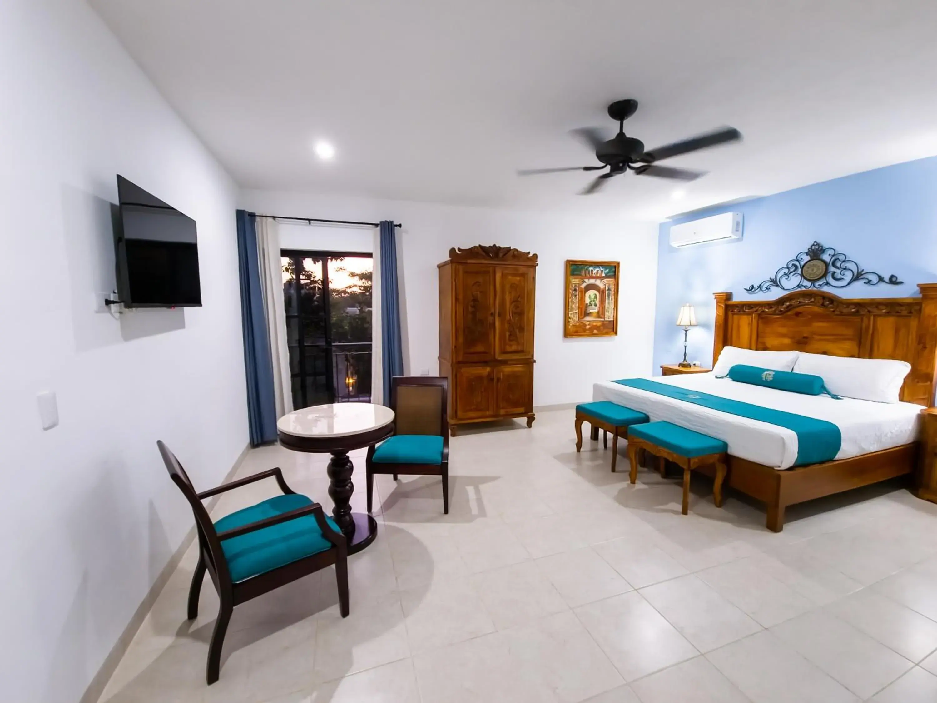 Deluxe King Room in Hotel Fundadores Deluxe King Room in Hotel Fundadores