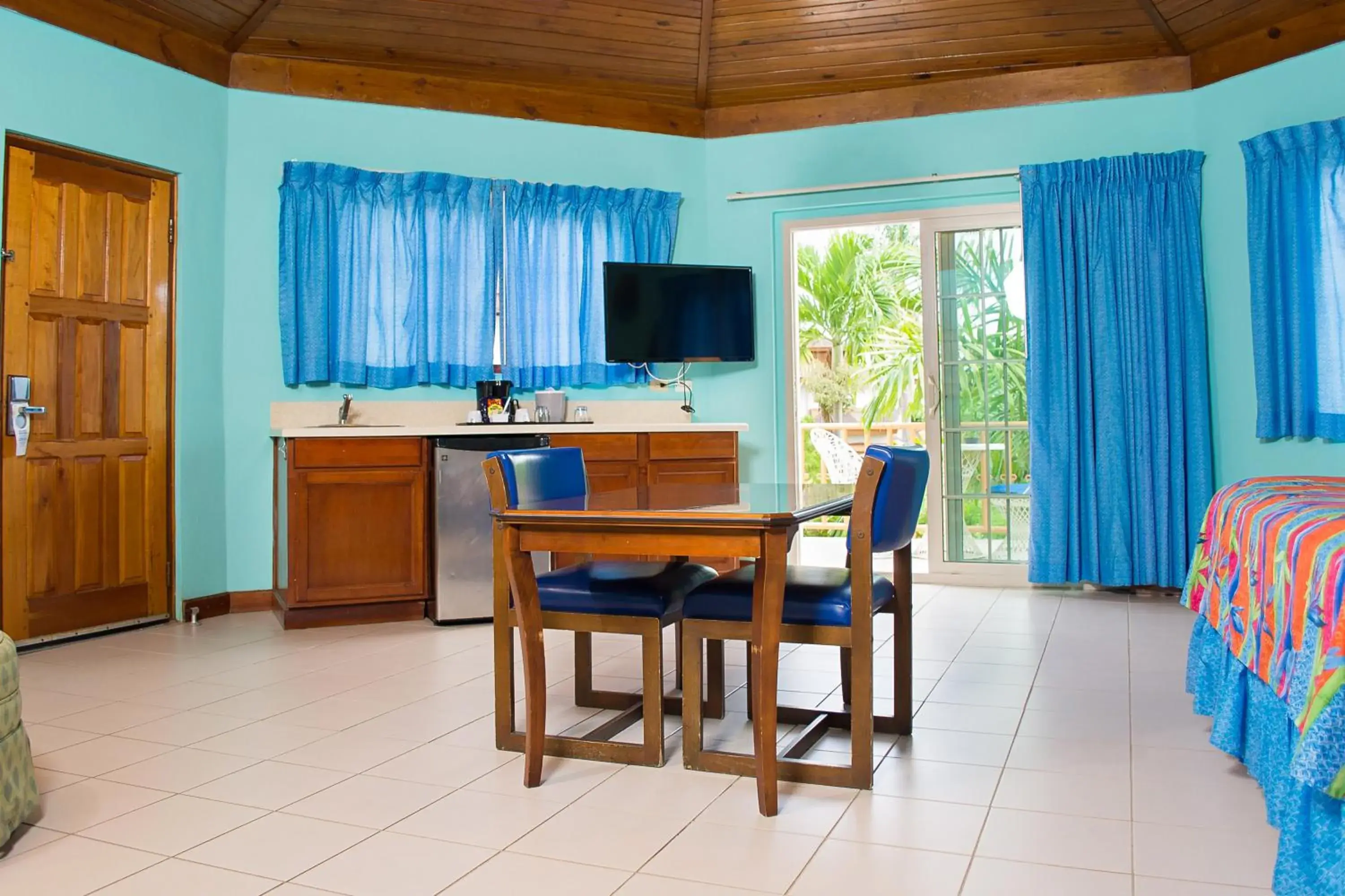 Junior Suite One King Bed Or Two Queen Bed in Coco La Palm Junior Suite One King Bed Or Two Queen Bed in Coco La Palm