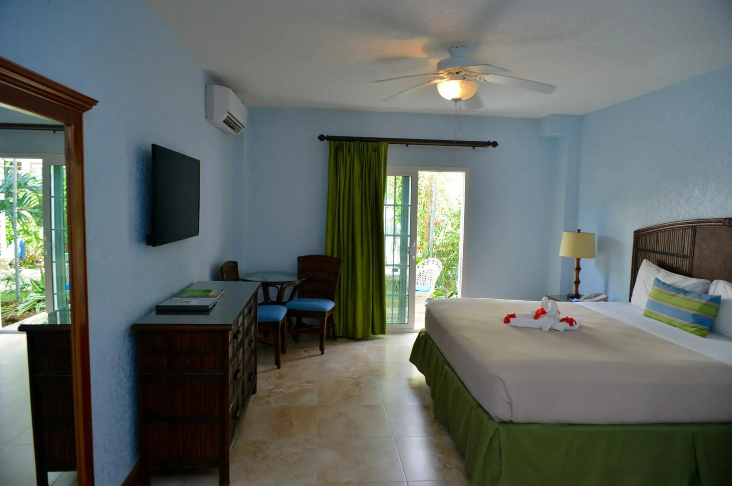 Deluxe King Room in Coco La Palm Deluxe King Room in Coco La Palm