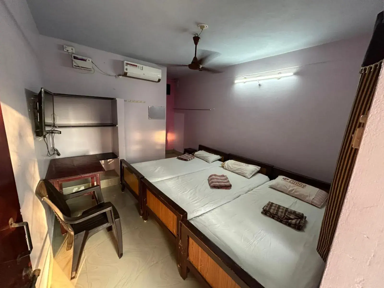 Deluxe Triple Room in Meera Lodge Deluxe Triple Room in Meera Lodge