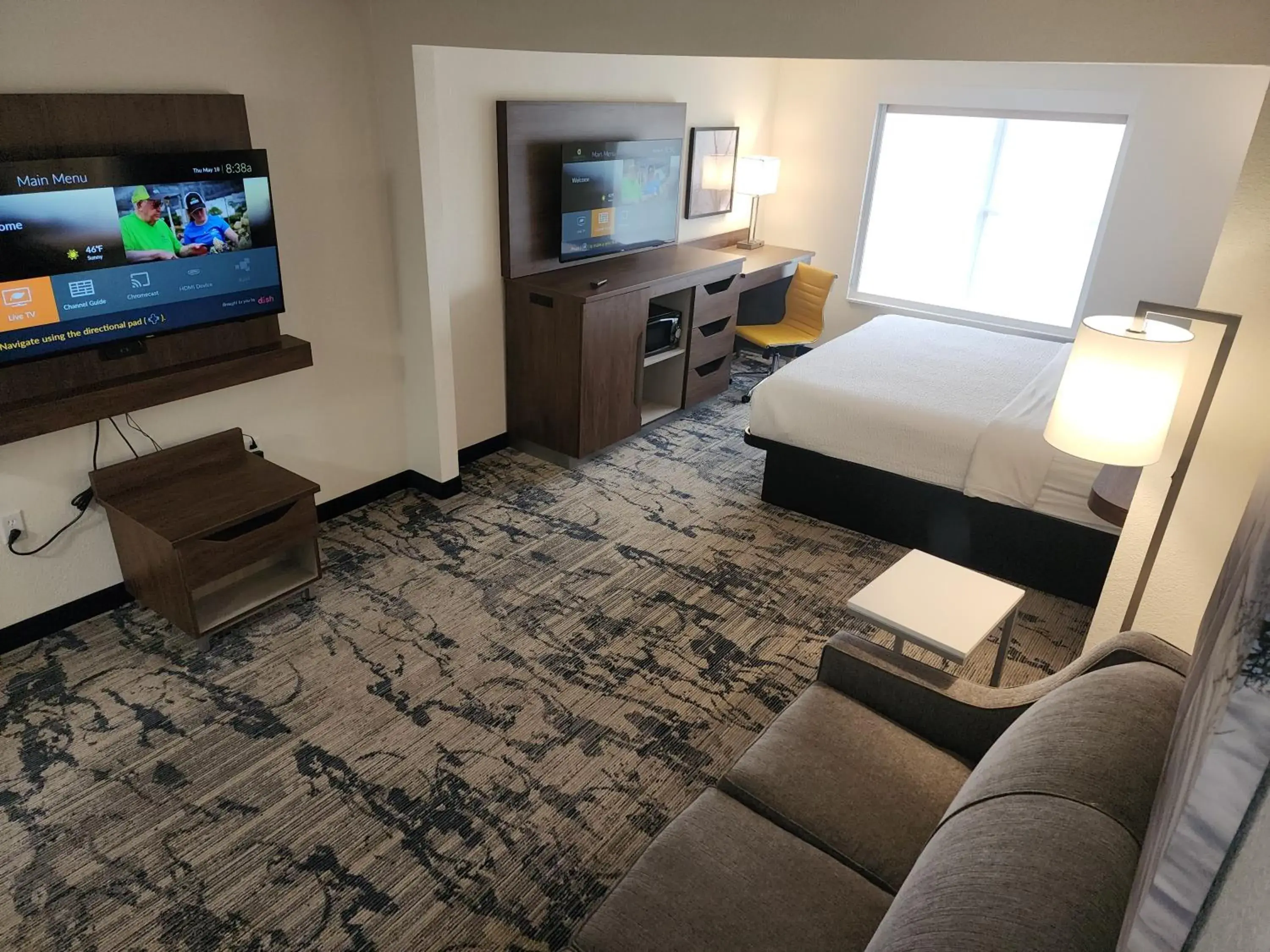 King Studio Suite with Roll-In Shower - Mobility Accessible/Non-Smoking in La Quinta by Wyndham Milwaukee SW New Berlin King Studio Suite with Roll-In Shower - Mobility Accessible/Non-Smoking in La Quinta by Wyndham Milwaukee SW New Berlin