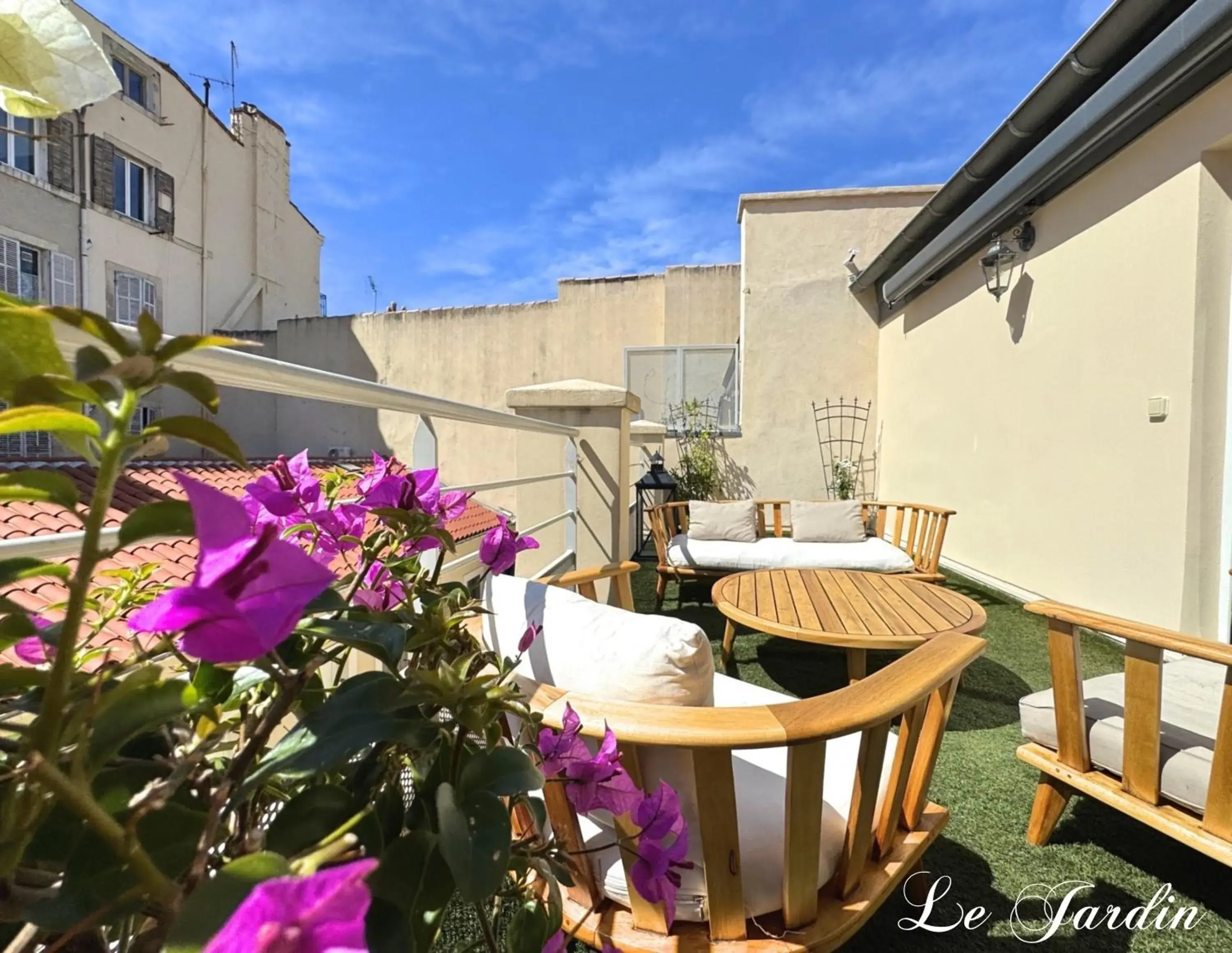 One-Bedroom Apartment with Terrace (4 Adults) in Les Appartements du Vieux Port One-Bedroom Apartment with Terrace (4 Adults) in Les Appartements du Vieux Port