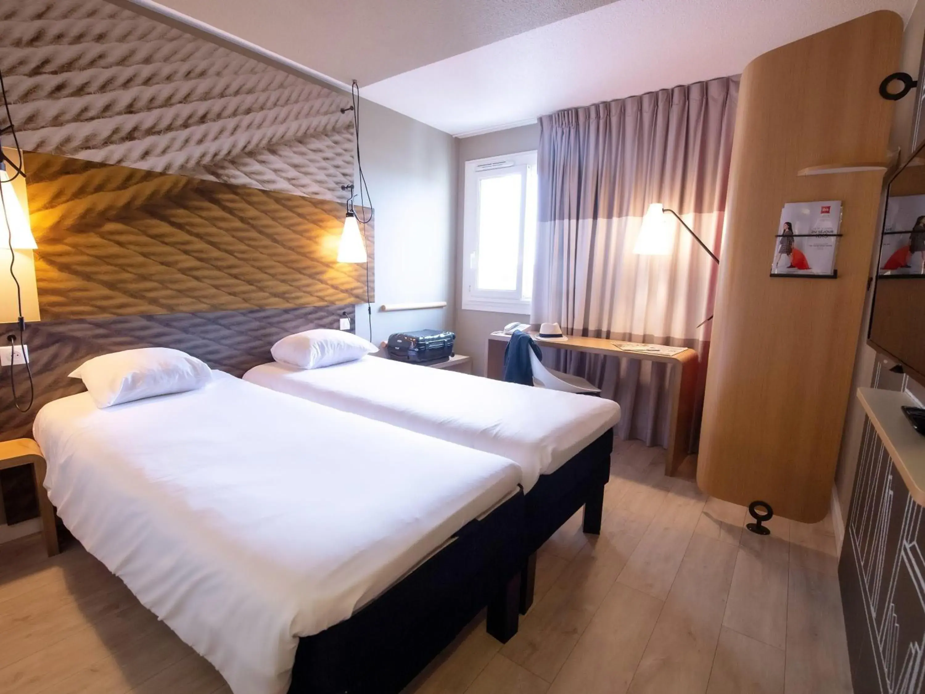 Standard Twin Room in ibis Beaune La Ferme Aux Vins Standard Twin Room in ibis Beaune La Ferme Aux Vins