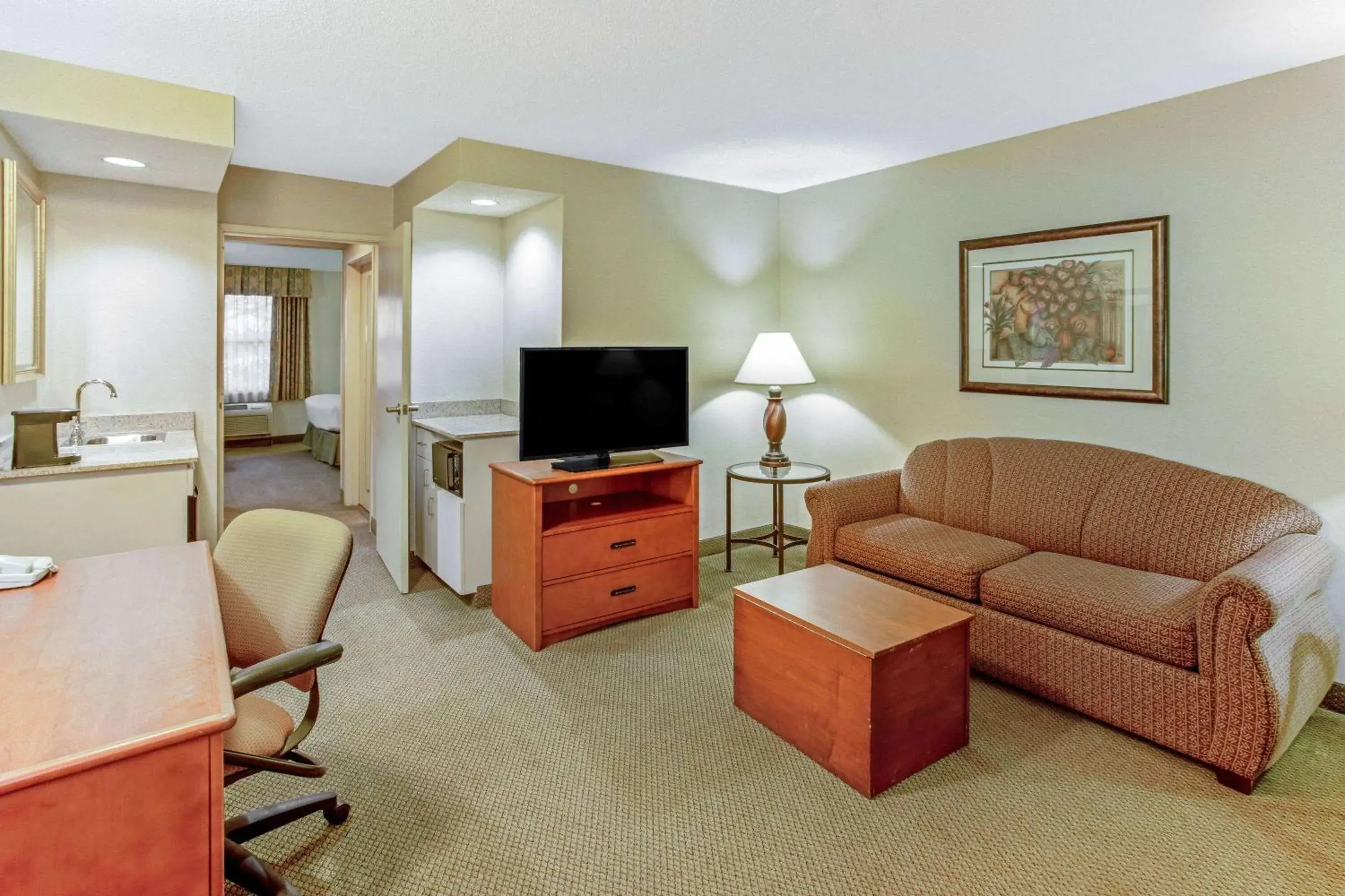 One-Bedroom King Suite - Non-Smoking in La Quinta by Wyndham Appleton College Avenue One-Bedroom King Suite - Non-Smoking in La Quinta by Wyndham Appleton College Avenue