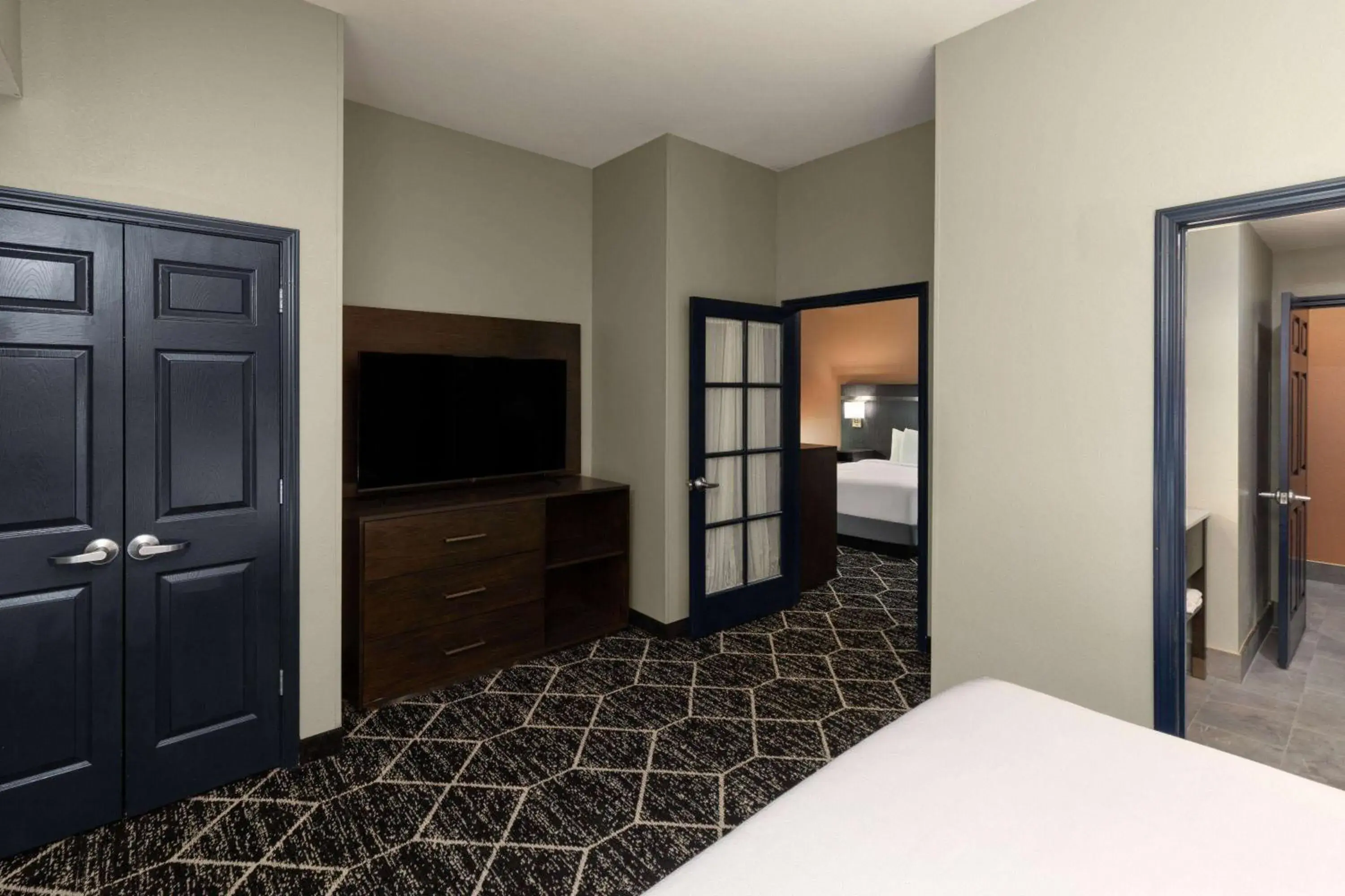 Triple Room with One King Bed and One Queen Bed - Non-Smoking in La Quinta by Wyndham Olathe Triple Room with One King Bed and One Queen Bed - Non-Smoking in La Quinta by Wyndham Olathe