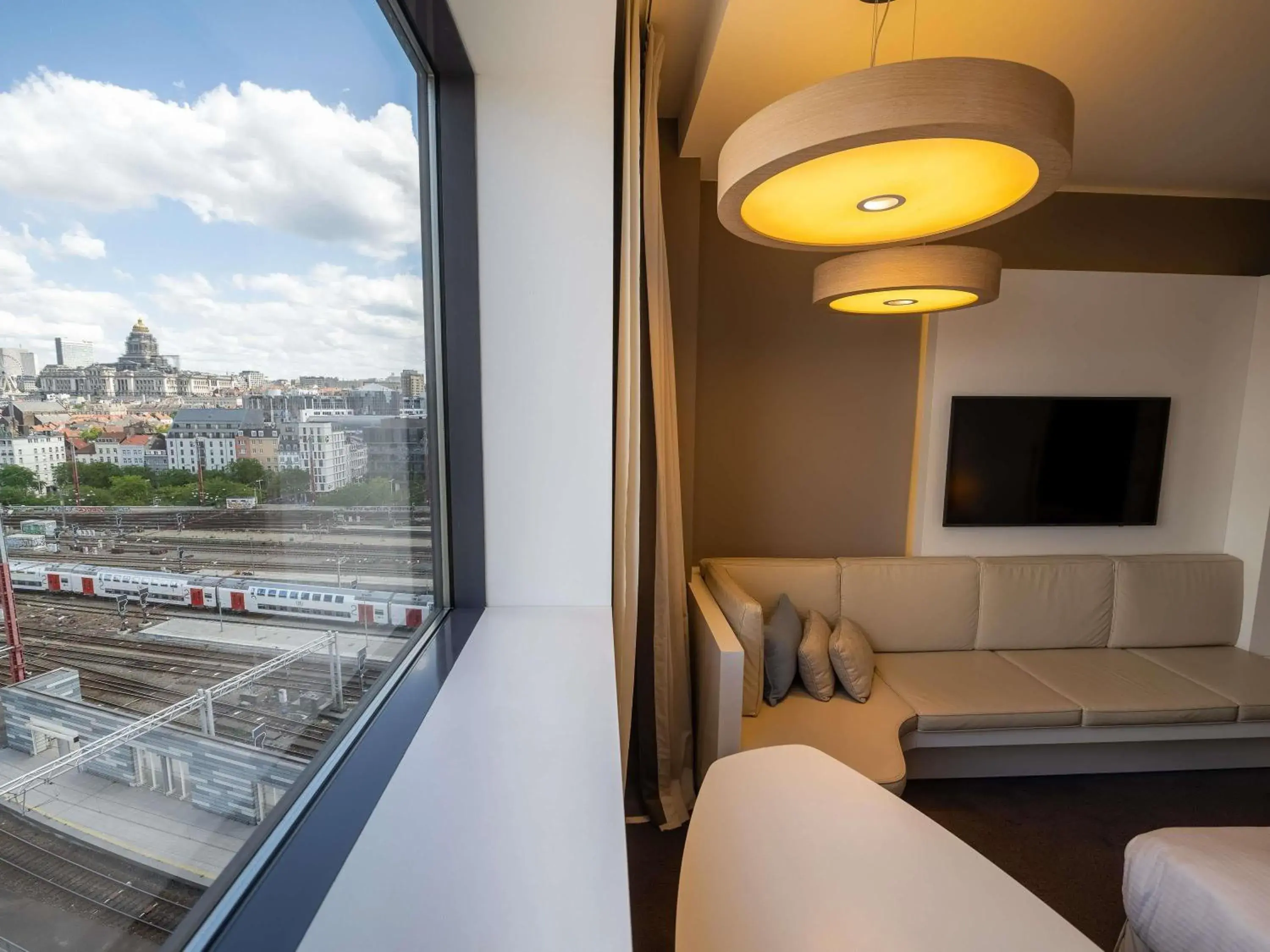Superior King Room with City View in Pullman Brussels Centre Midi Superior King Room with City View in Pullman Brussels Centre Midi