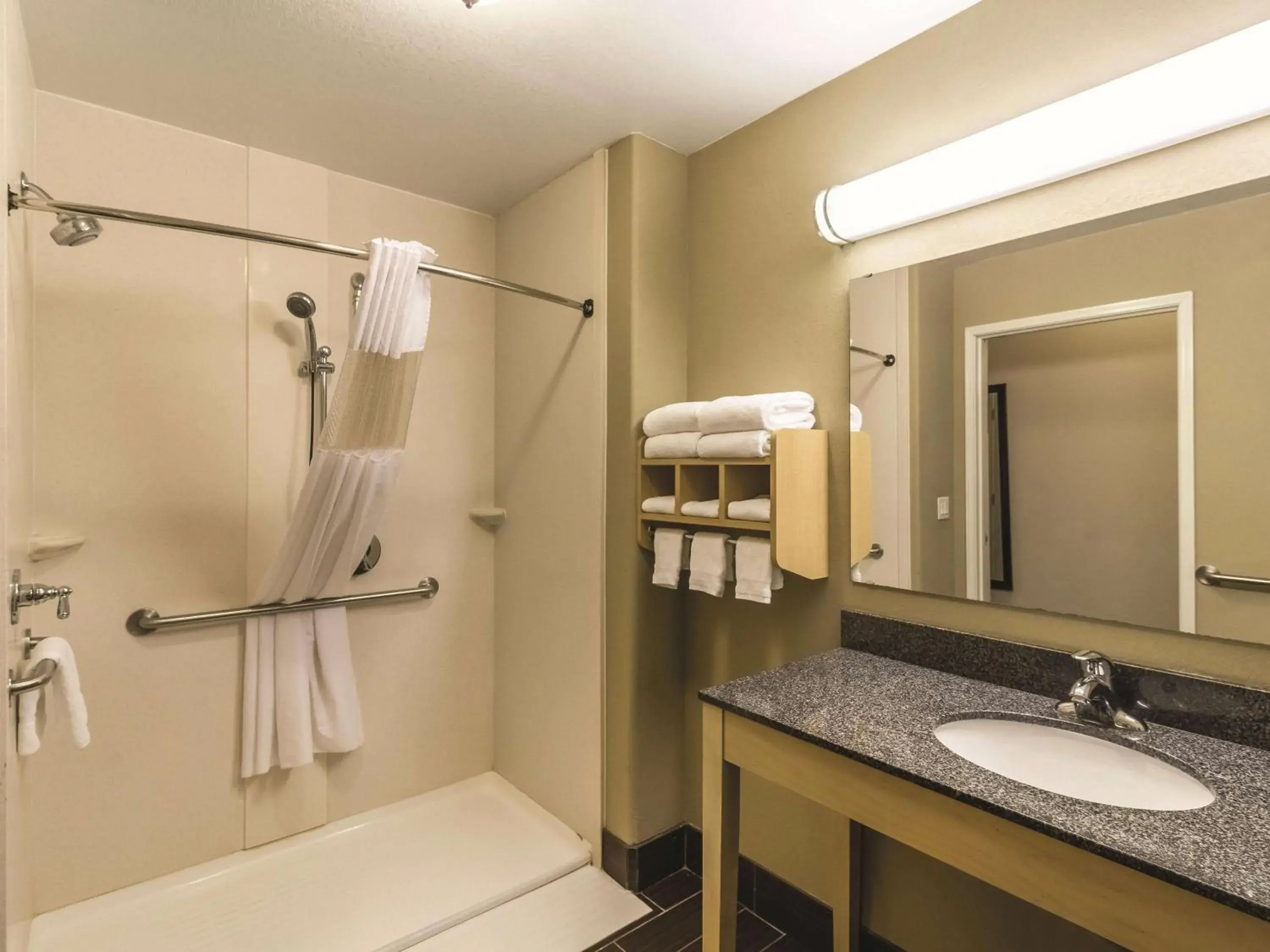 Queen Room with Two Queen Beds and Mobility/Hearing Access - Non-Smoking in La Quinta by Wyndham Fargo-Medical Center Queen Room with Two Queen Beds and Mobility/Hearing Access - Non-Smoking in La Quinta by Wyndham Fargo-Medical Center