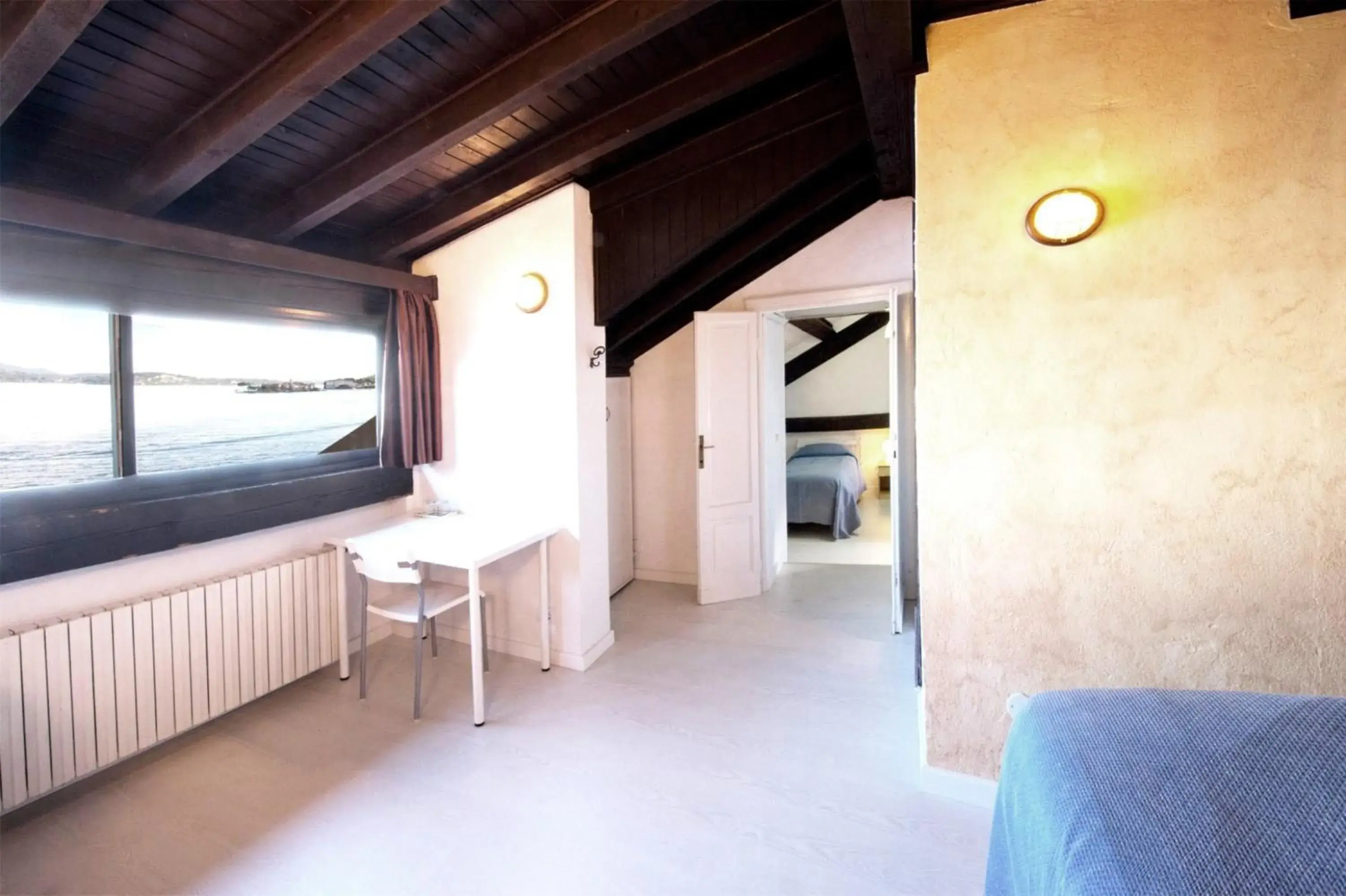 Quadruple Room with Lake View in Hotel Eden Quadruple Room with Lake View in Hotel Eden