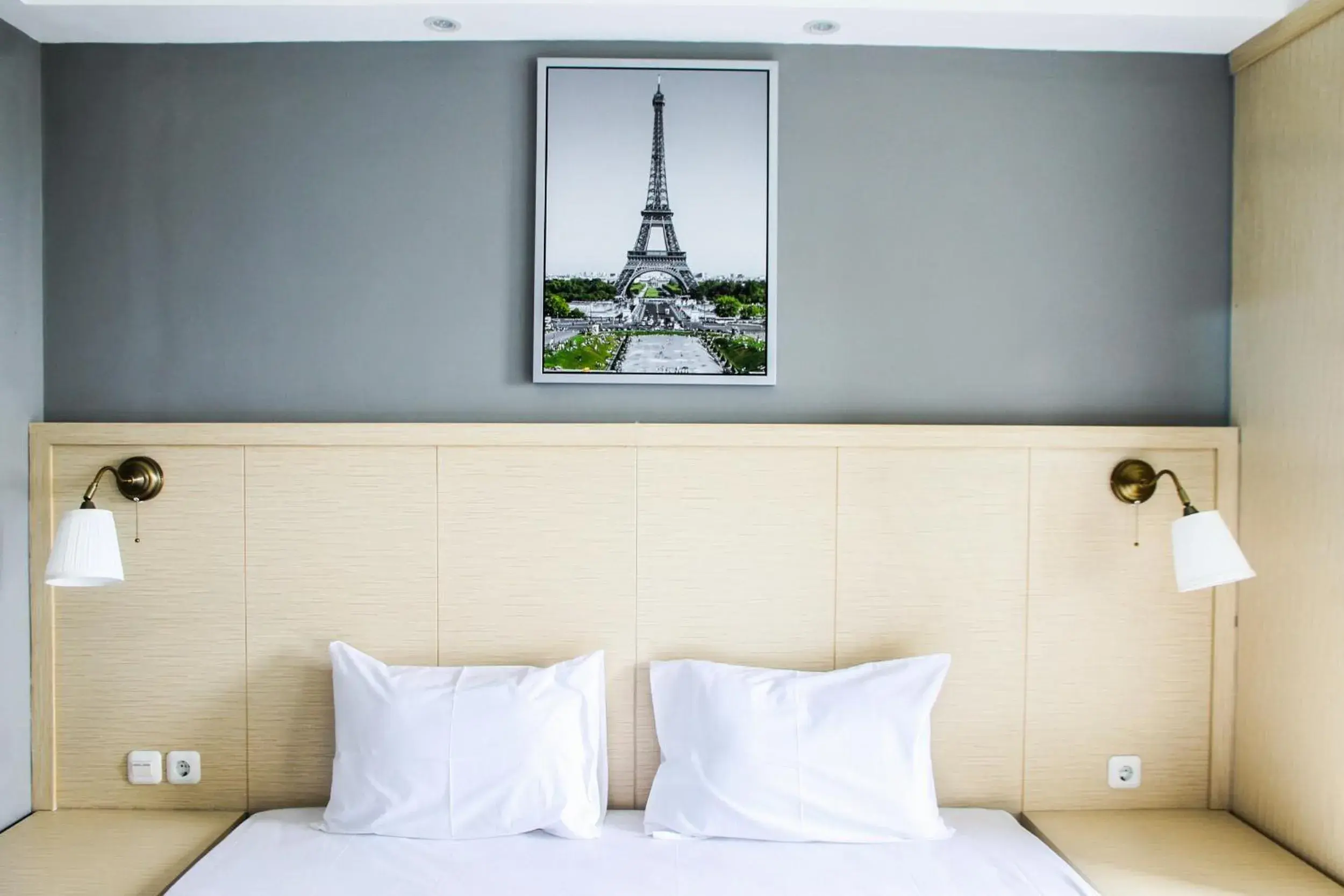 Modern and Cozy Studio Room The Oasis Cikarang Apartment By Travelio Modern and Cozy Studio Room The Oasis Cikarang Apartment By Travelio