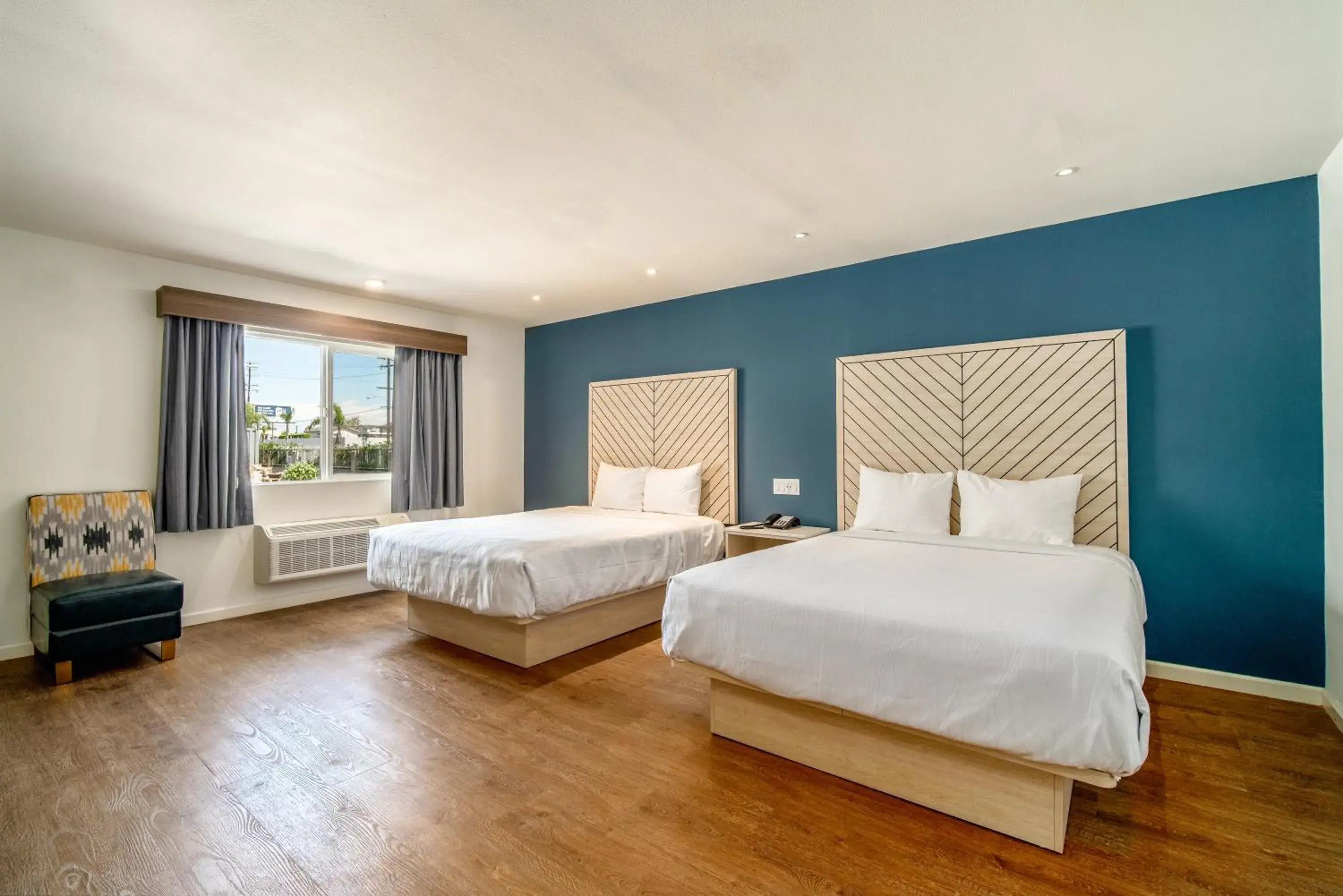 Queen Room with Two Queen Beds - Disability Access in Trend Hotel at LAX Airport Queen Room with Two Queen Beds - Disability Access in Trend Hotel at LAX Airport