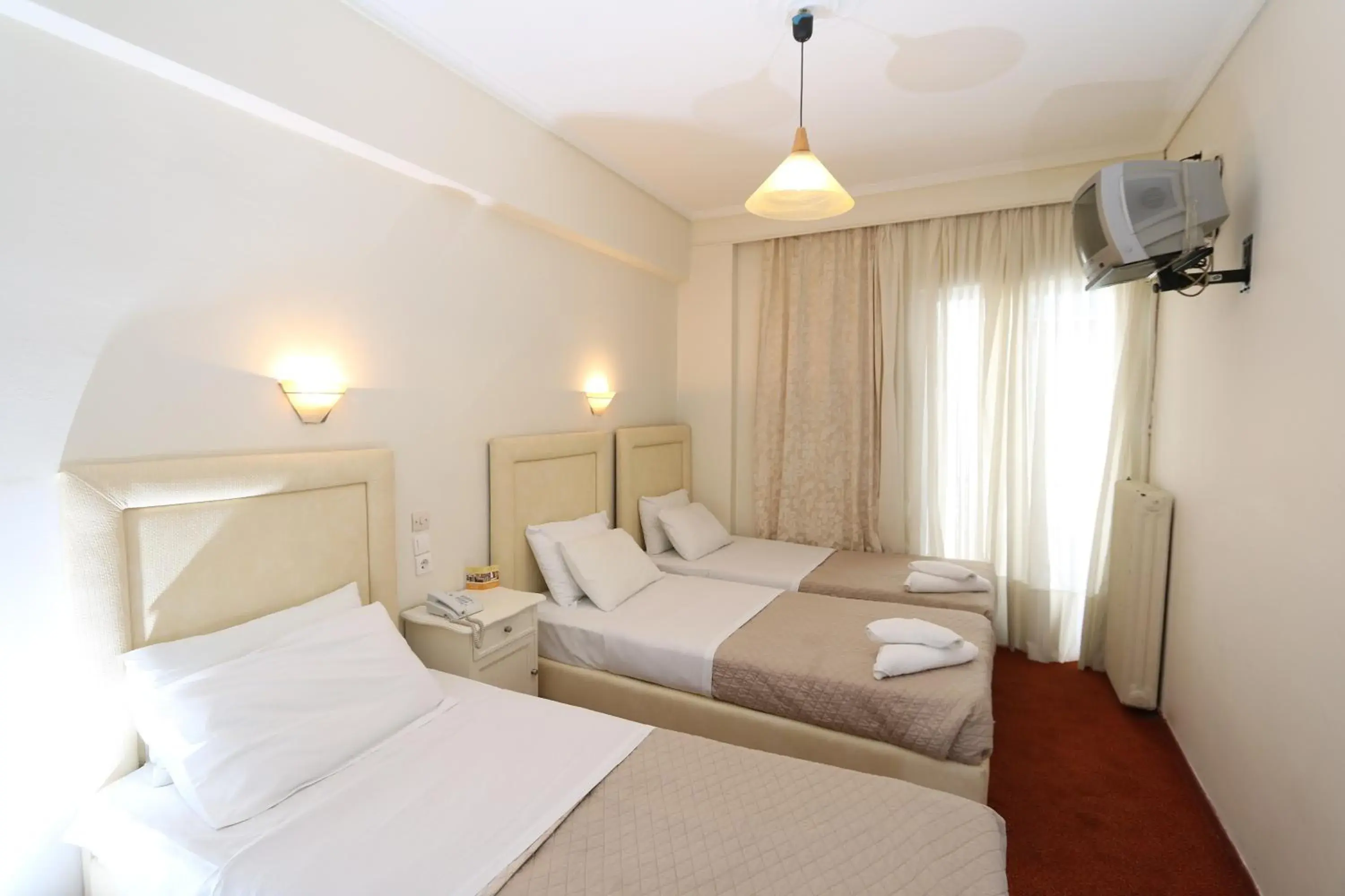 Quadruple Room in Athens Delta Hotel Quadruple Room in Athens Delta Hotel