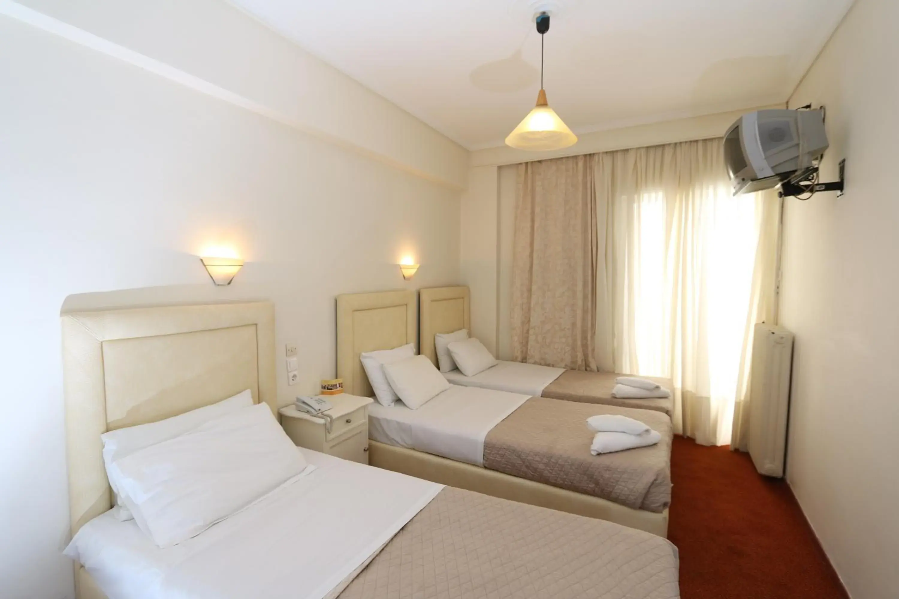 Triple Room in Athens Delta Hotel Triple Room in Athens Delta Hotel