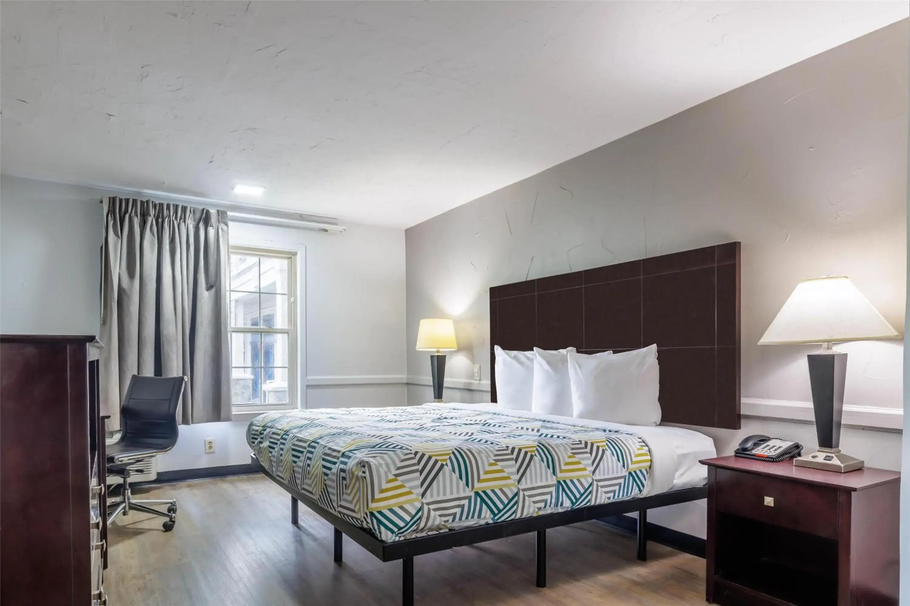 King Room - Non-Smoking in Motel 6 Dallas TX Downtown King Room - Non-Smoking in Motel 6 Dallas TX Downtown