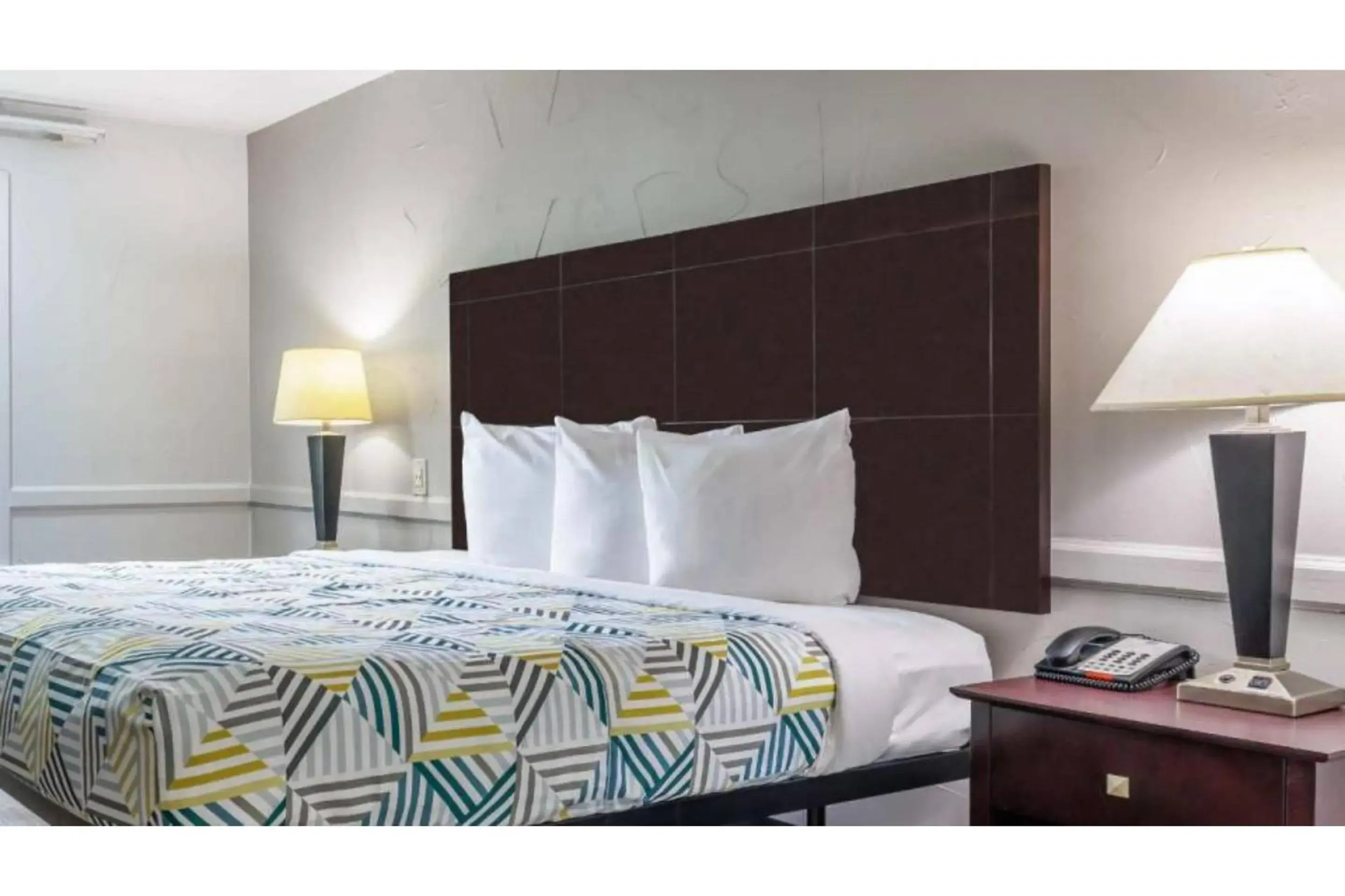 King Room - Smoking in Motel 6 Dallas TX Downtown King Room - Smoking in Motel 6 Dallas TX Downtown