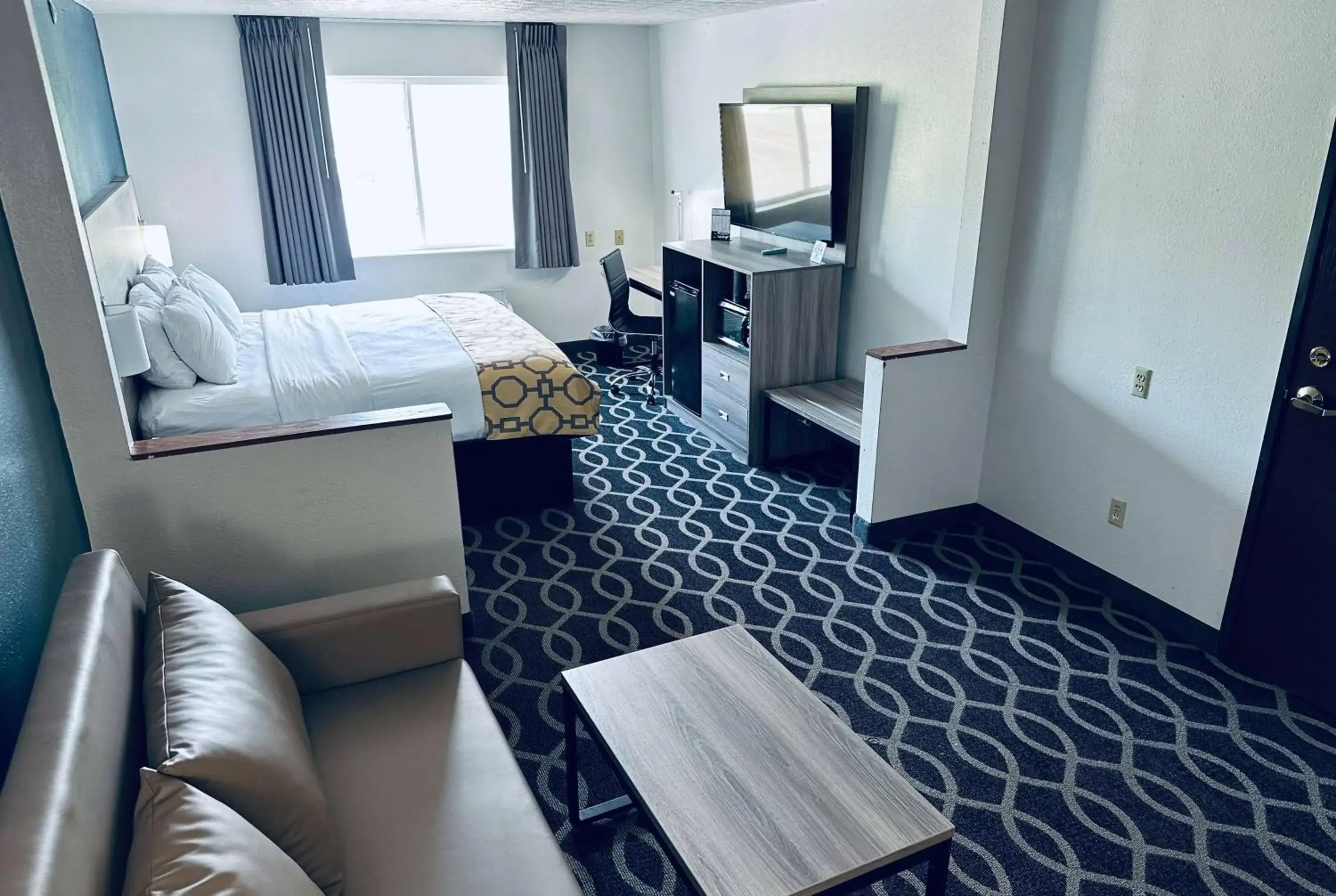 King Studio Suite - Non-Smoking in Baymont by Wyndham Piqua King Studio Suite - Non-Smoking in Baymont by Wyndham Piqua