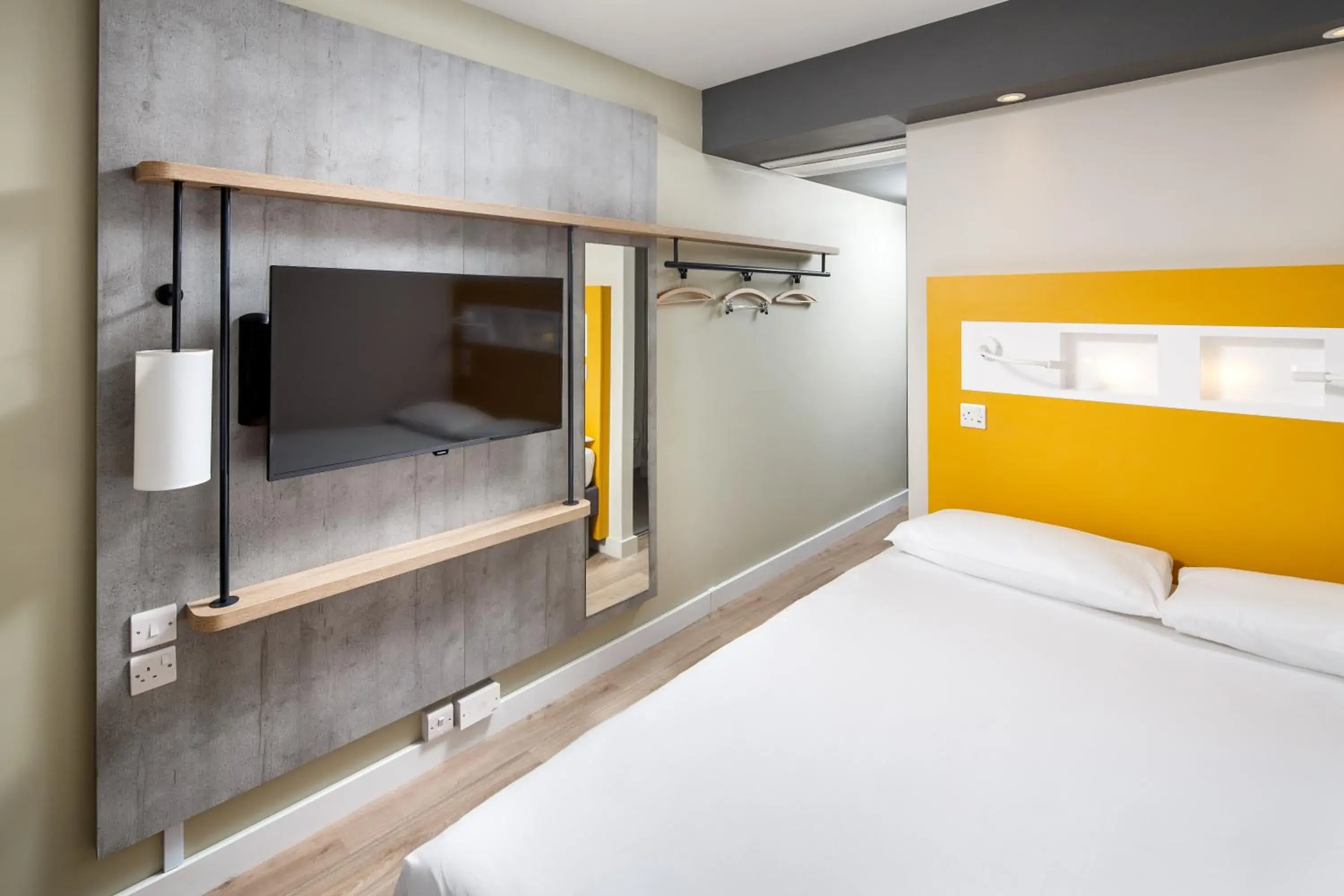 Classic Double Room in ibis budget Swindon Classic Double Room in ibis budget Swindon