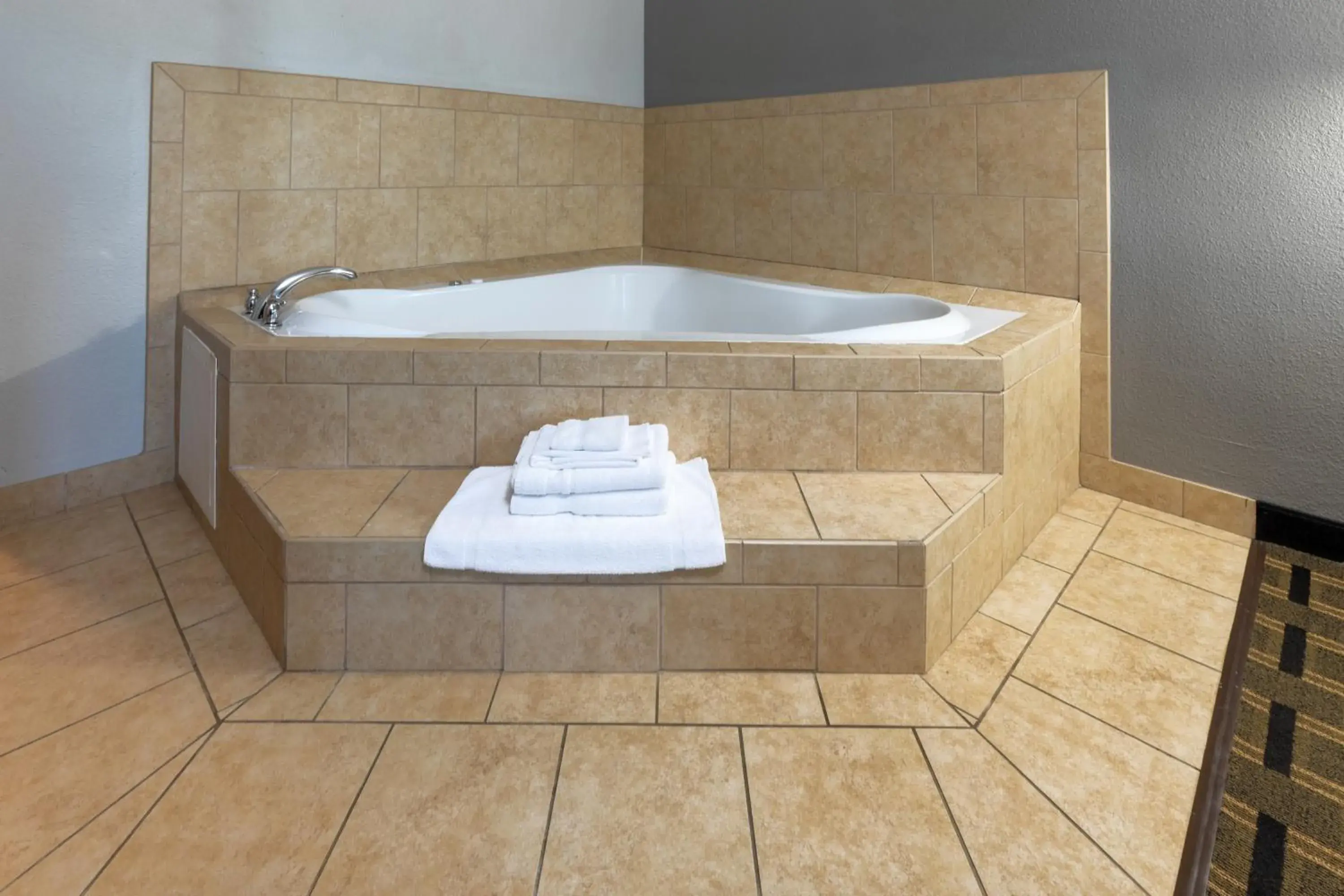 Deluxe King Room - Non-Smoking in La Quinta by Wyndham Mt. Pleasant Deluxe King Room - Non-Smoking in La Quinta by Wyndham Mt. Pleasant