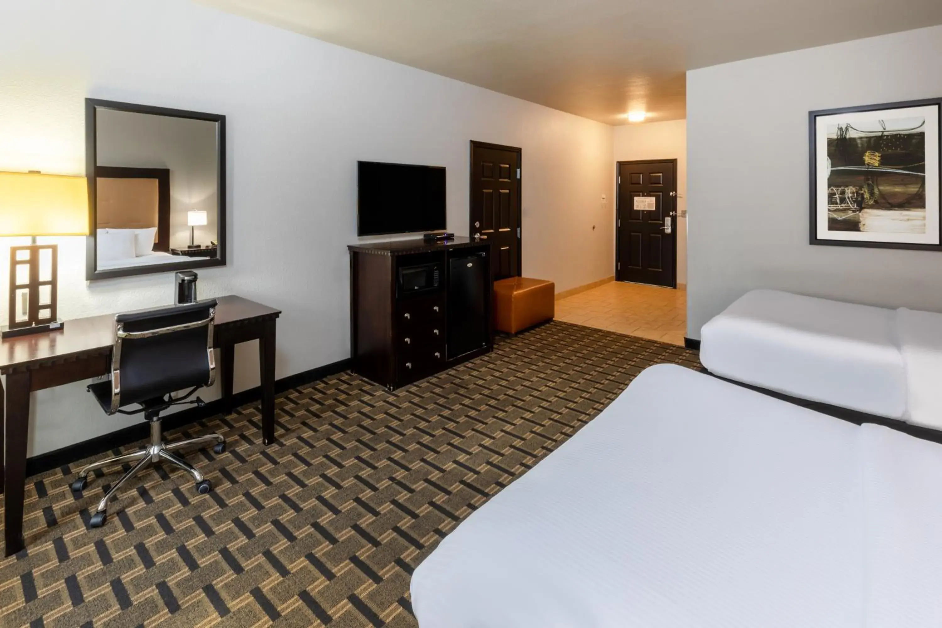 Queen Room with Two Queen Beds and Bath Tub - Mobility/Hearing Access - Non-Smoking in La Quinta by Wyndham Mt. Pleasant Queen Room with Two Queen Beds and Bath Tub - Mobility/Hearing Access - Non-Smoking in La Quinta by Wyndham Mt. Pleasant