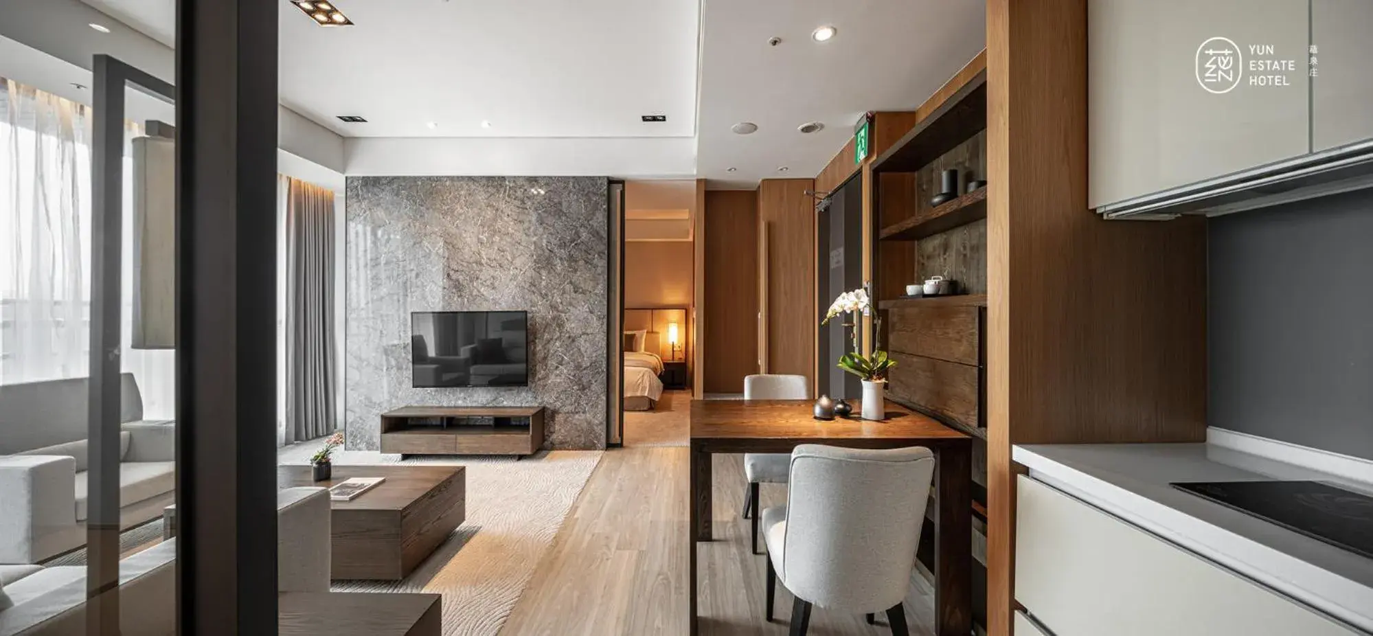 Superior Suite with Balcony and Hot Spring in Yun Estate Hotel Superior Suite with Balcony and Hot Spring in Yun Estate Hotel