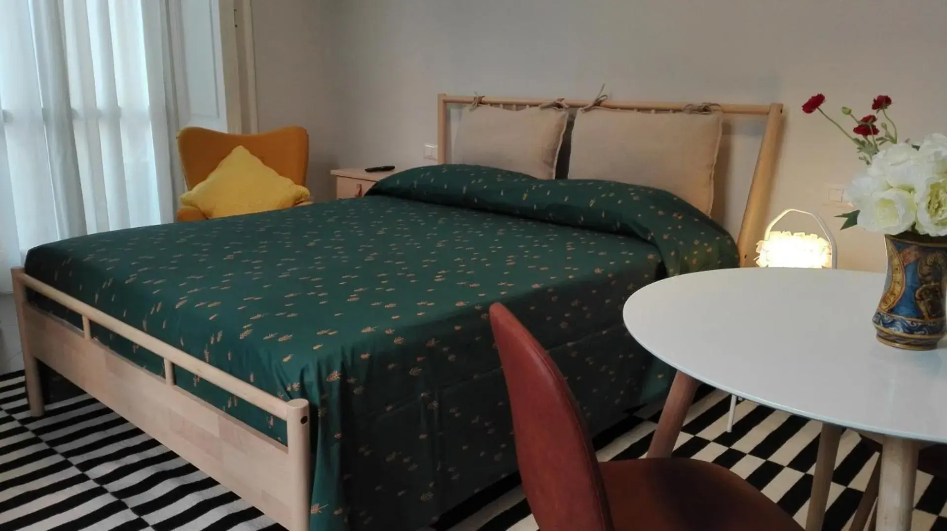 Double Room in Piano Nobile by Napoliapartments Double Room in Piano Nobile by Napoliapartments