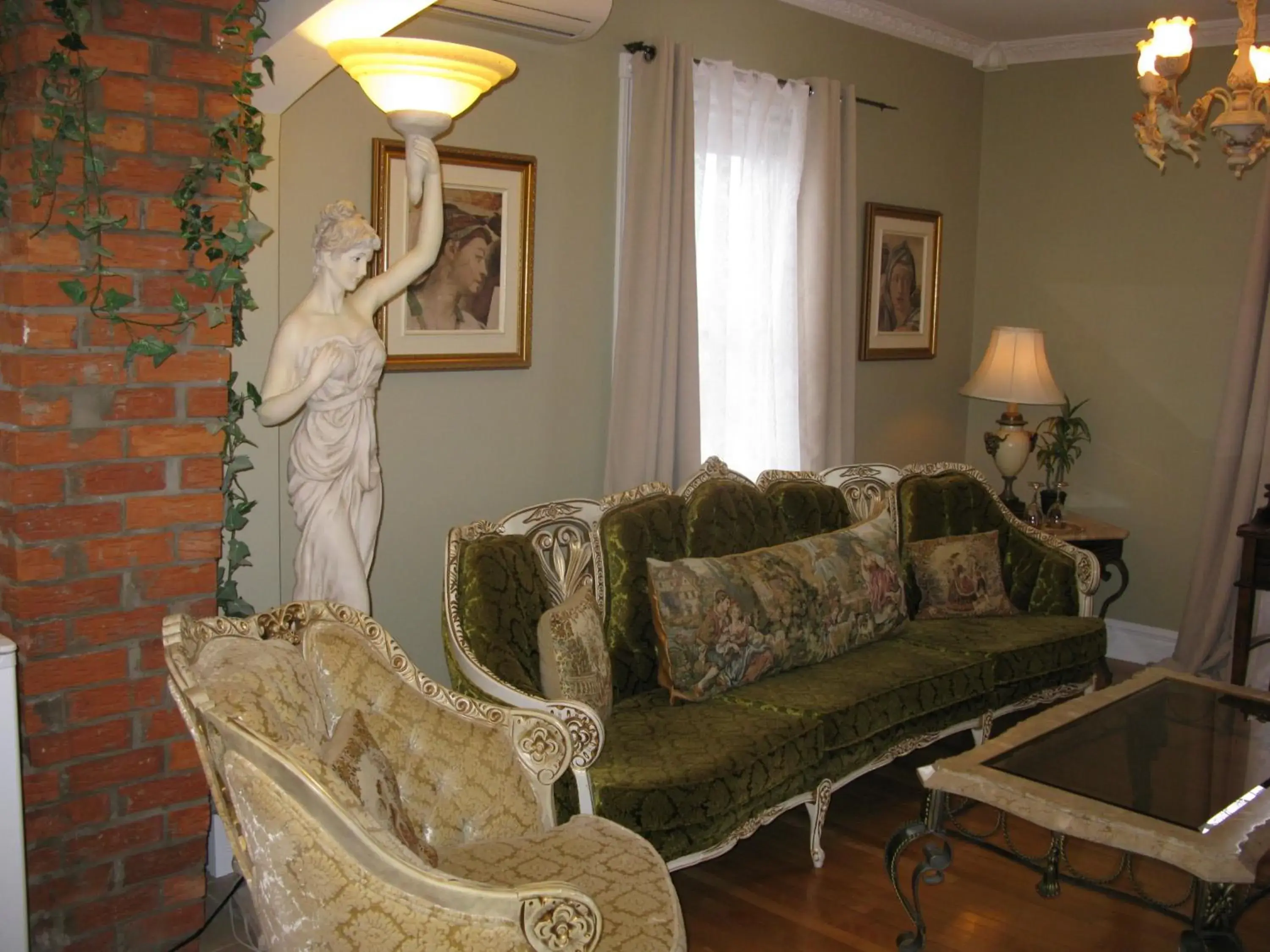 Deluxe Suite in Auberge Marquis de Montcalm Deluxe Suite in Auberge Marquis de Montcalm