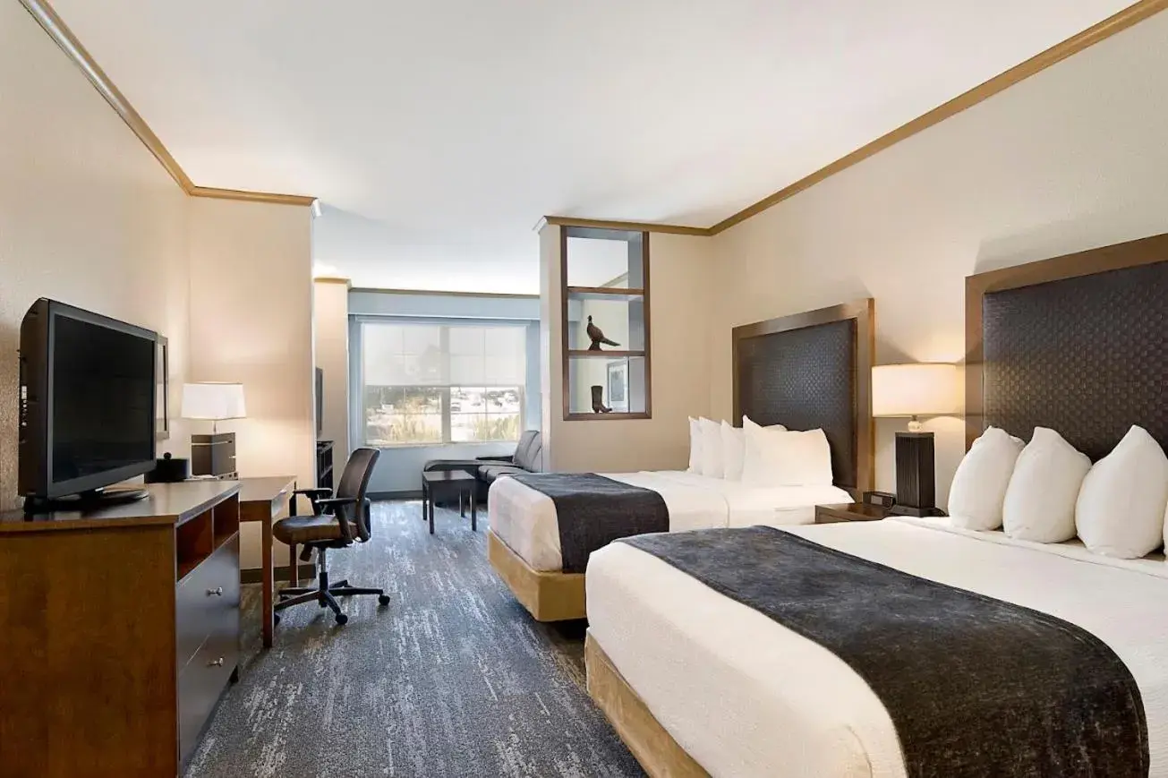 Queen Suite in ClubHouse Hotel and Suites Queen Suite in ClubHouse Hotel and Suites