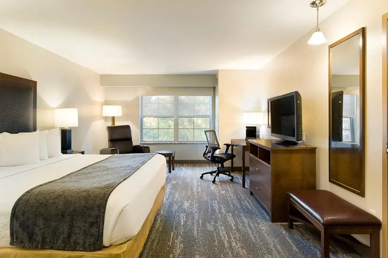 King Room in ClubHouse Hotel and Suites King Room in ClubHouse Hotel and Suites