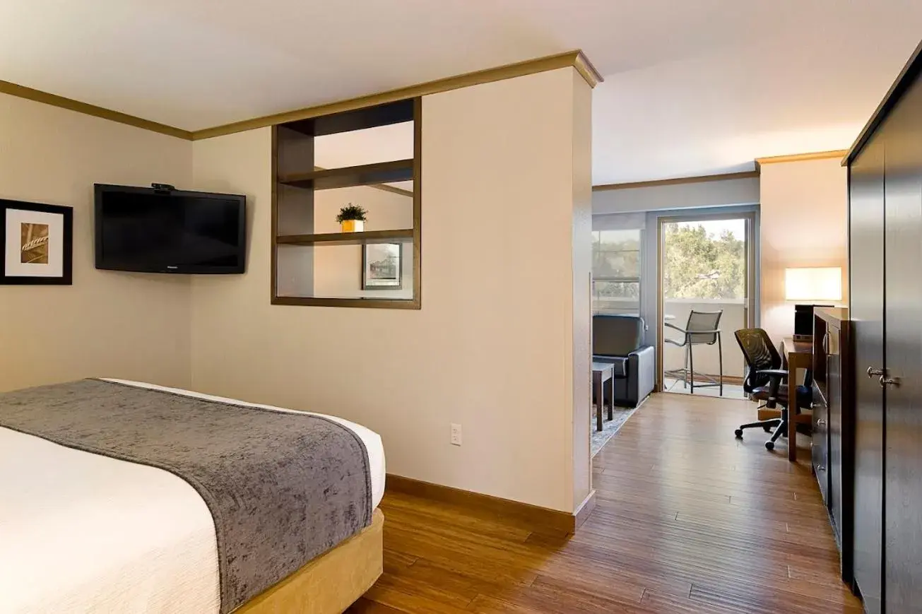 King Suite with Sofa Bed in ClubHouse Hotel and Suites King Suite with Sofa Bed in ClubHouse Hotel and Suites