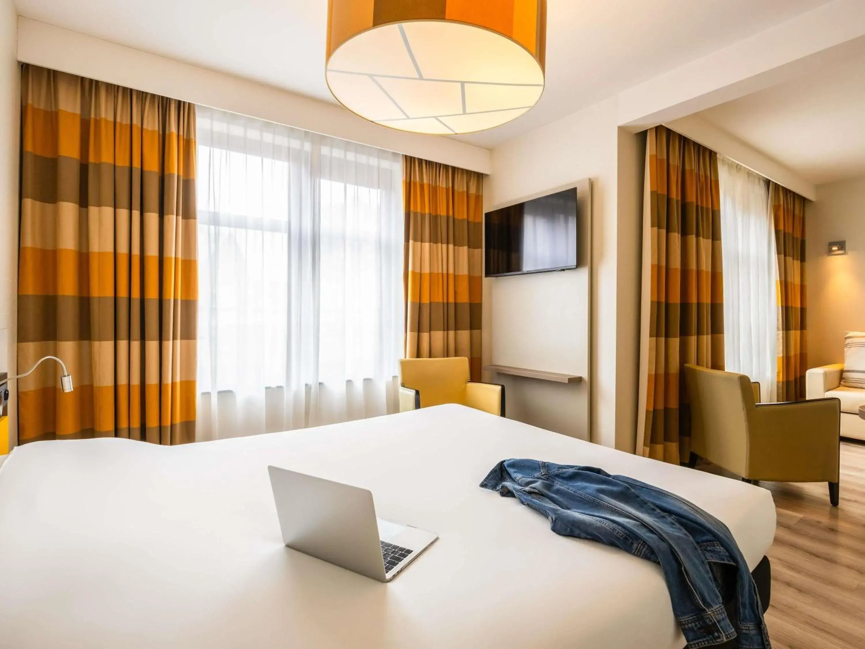 Suite with One Double Bed and Sofa Bed in ibis Styles Hotel Brussels Centre Stéphanie Suite with One Double Bed and Sofa Bed in ibis Styles Hotel Brussels Centre Stéphanie