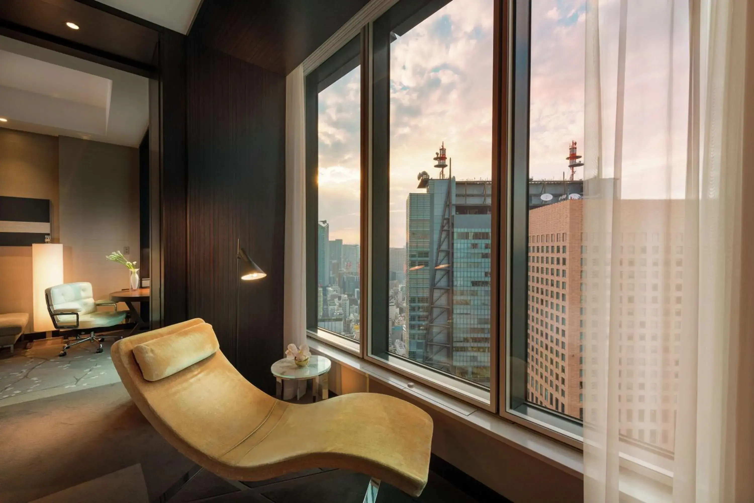 Executive Twin Suite with City View in Conrad Tokyo Executive Twin Suite with City View in Conrad Tokyo