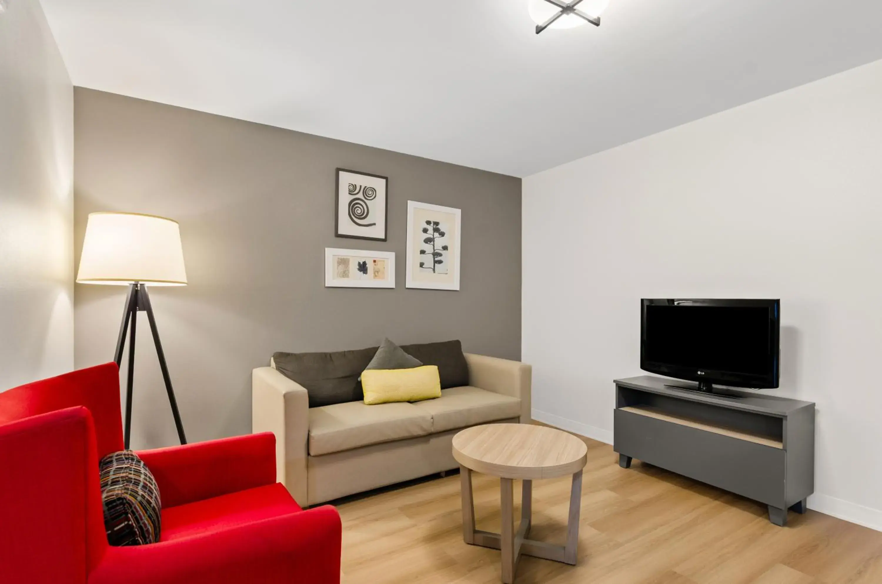 One-Bedroom King Suite - Disability Access in Country Inn & Suites by Radisson, Roanoke, VA One-Bedroom King Suite - Disability Access in Country Inn & Suites by Radisson, Roanoke, VA