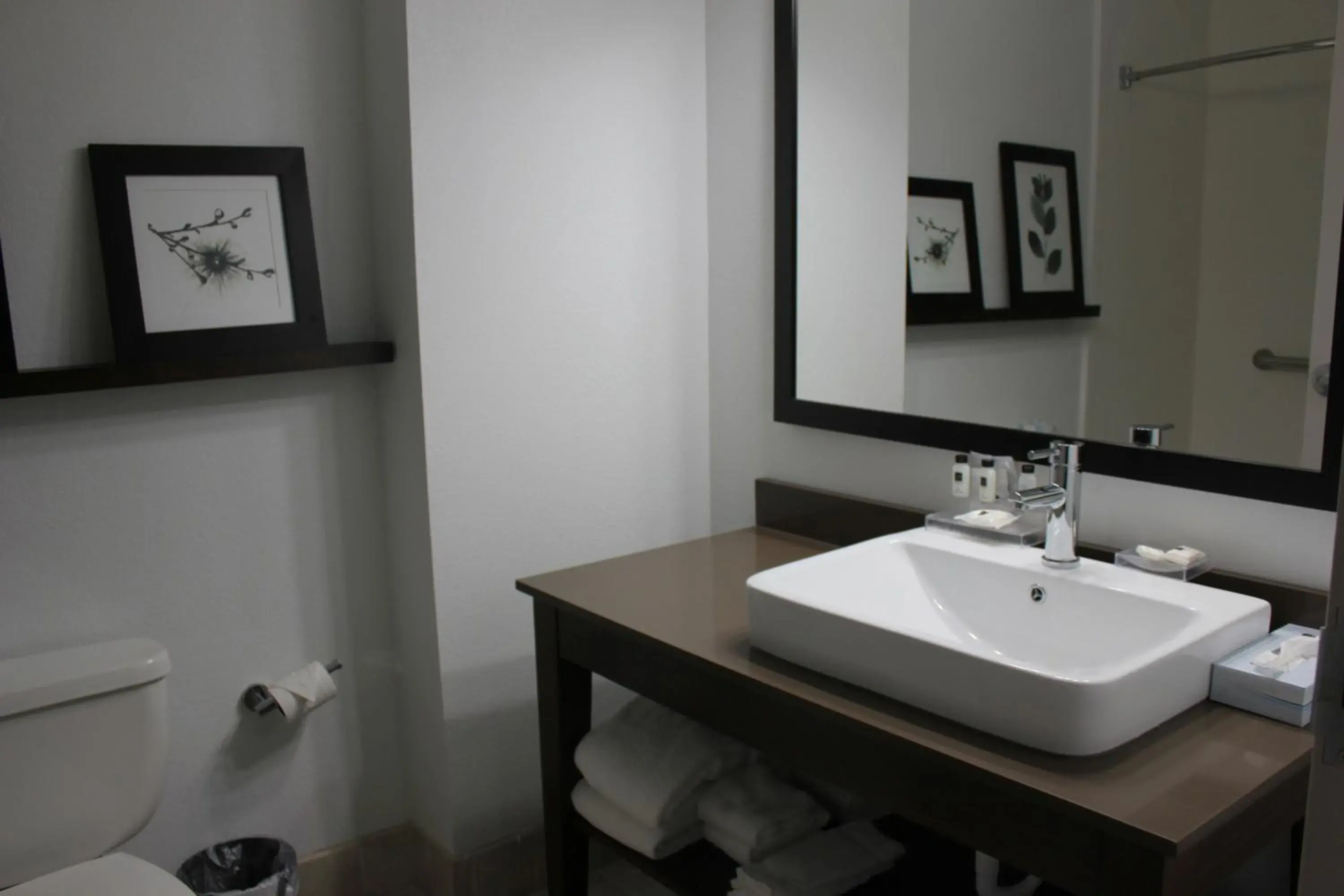 King Room with Sofa Bed in Country Inn & Suites by Radisson, Roanoke, VA King Room with Sofa Bed in Country Inn & Suites by Radisson, Roanoke, VA