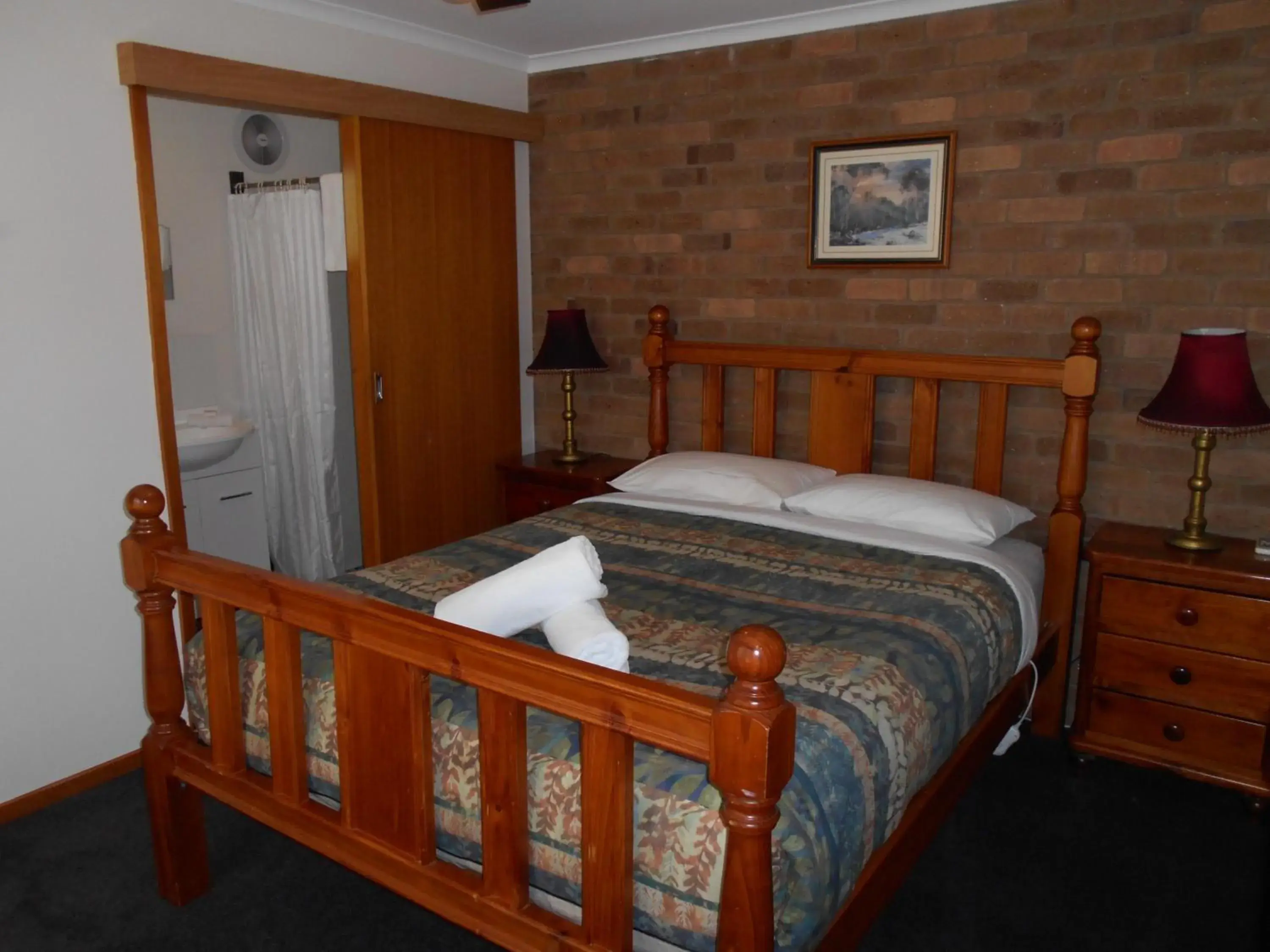 Budget Double Room in Grampians View Cottages and Units Budget Double Room in Grampians View Cottages and Units
