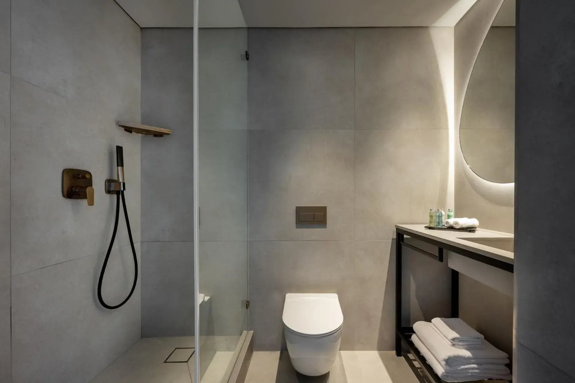 Superior Standing Balcony - single occupancy in Leonardo Plaza Haifa Superior Standing Balcony - single occupancy in Leonardo Plaza Haifa