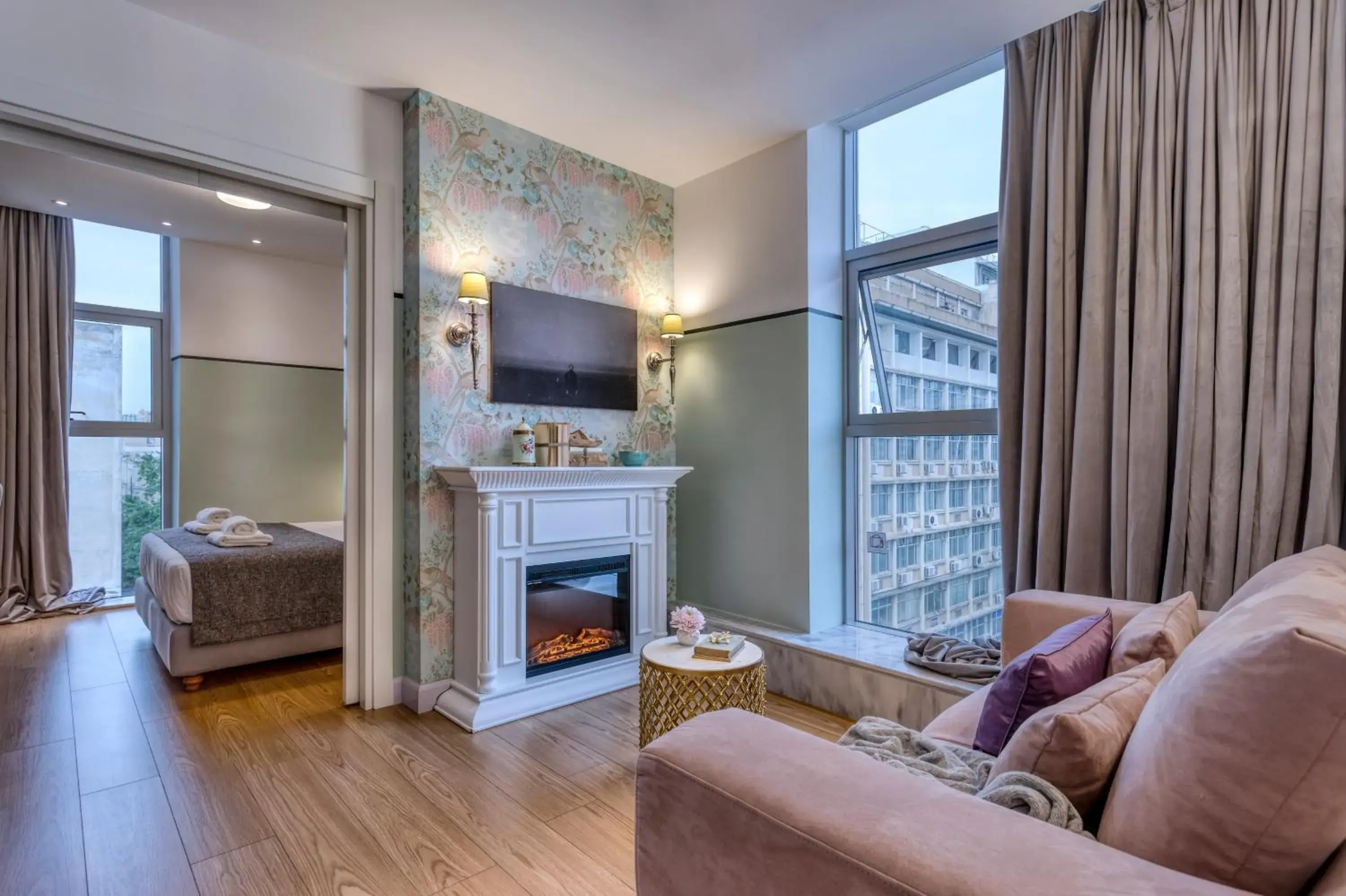 Superior Suite in The Pinnacle Athens Superior Suite in The Pinnacle Athens