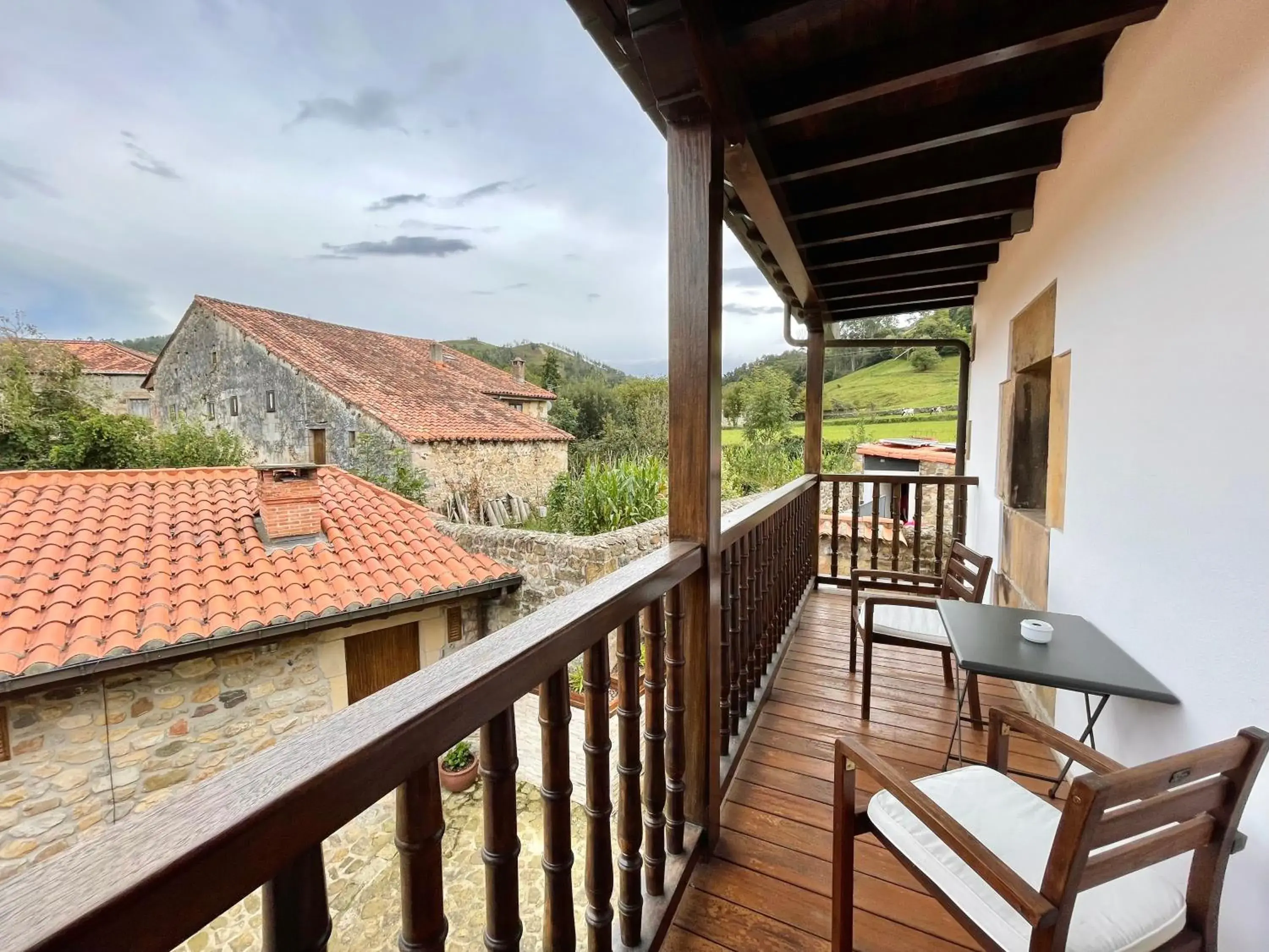 Suite with Hot Tub in Akla Hotel Suites Valles Pasiegos Suite with Hot Tub in Akla Hotel Suites Valles Pasiegos