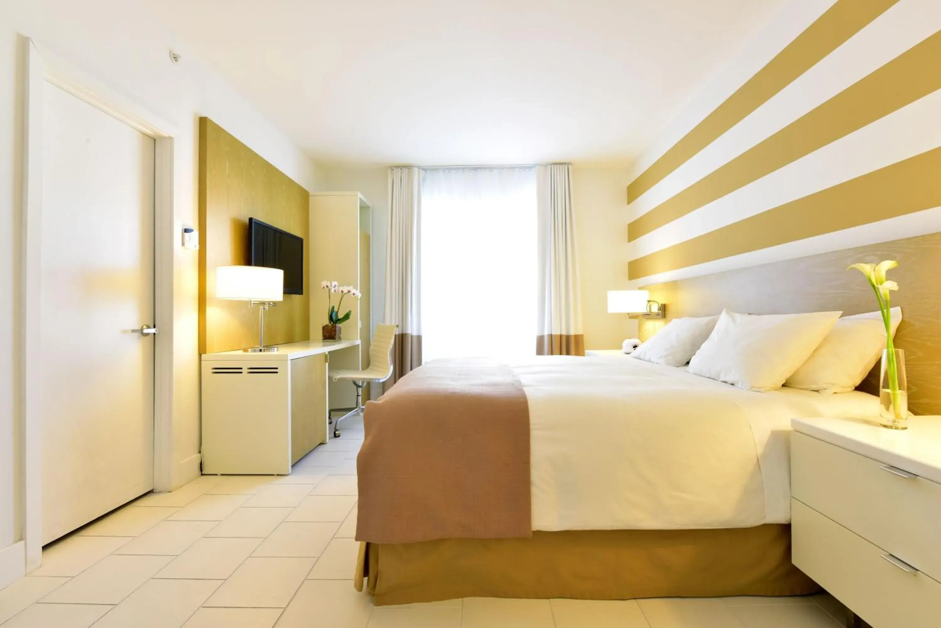 Art Deco King (ADA) in Pestana South Beach Hotel Art Deco King (ADA) in Pestana South Beach Hotel