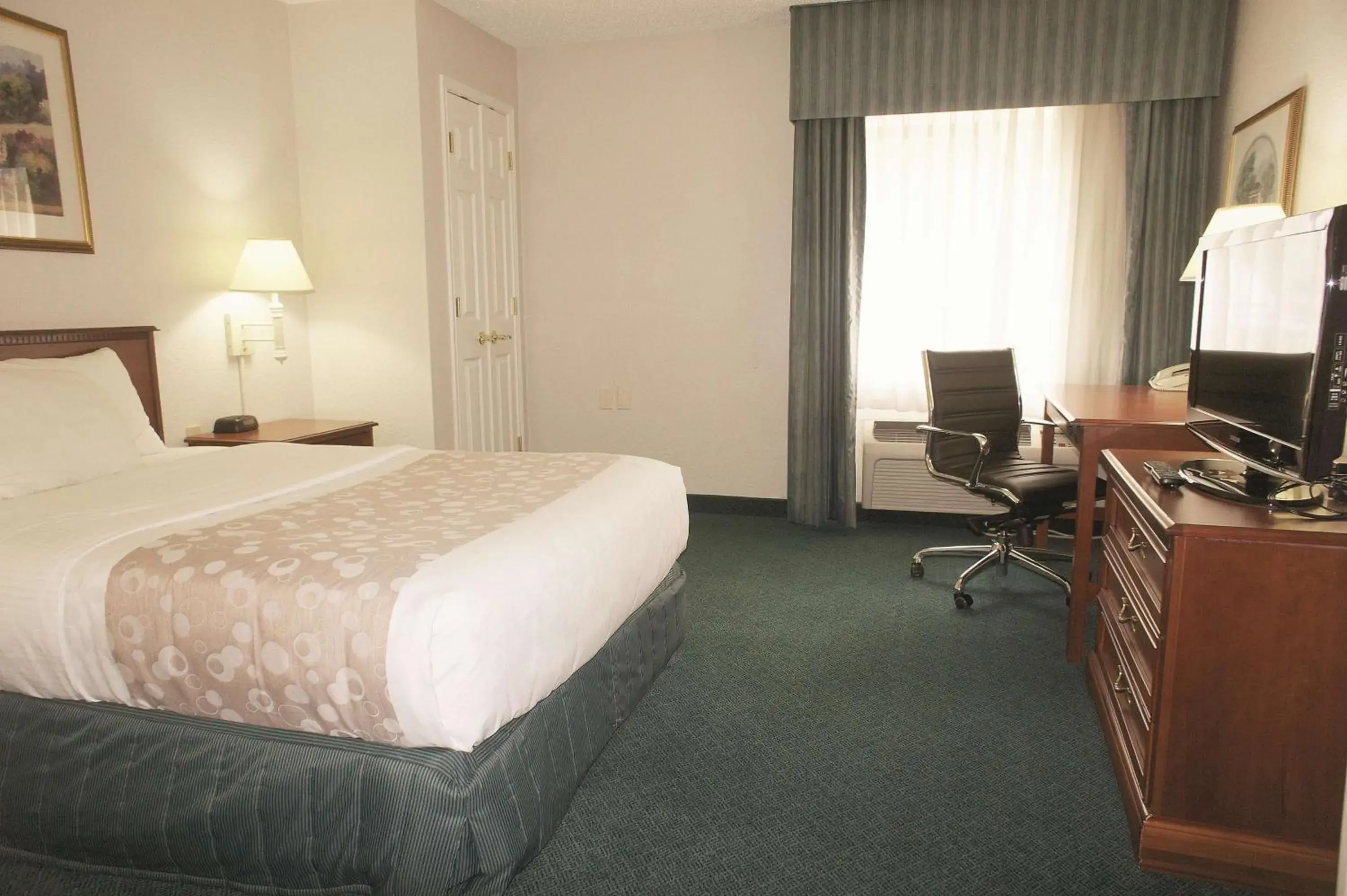Double Room - Disability Access in La Quinta Inn by Wyndham Detroit Canton Double Room - Disability Access in La Quinta Inn by Wyndham Detroit Canton