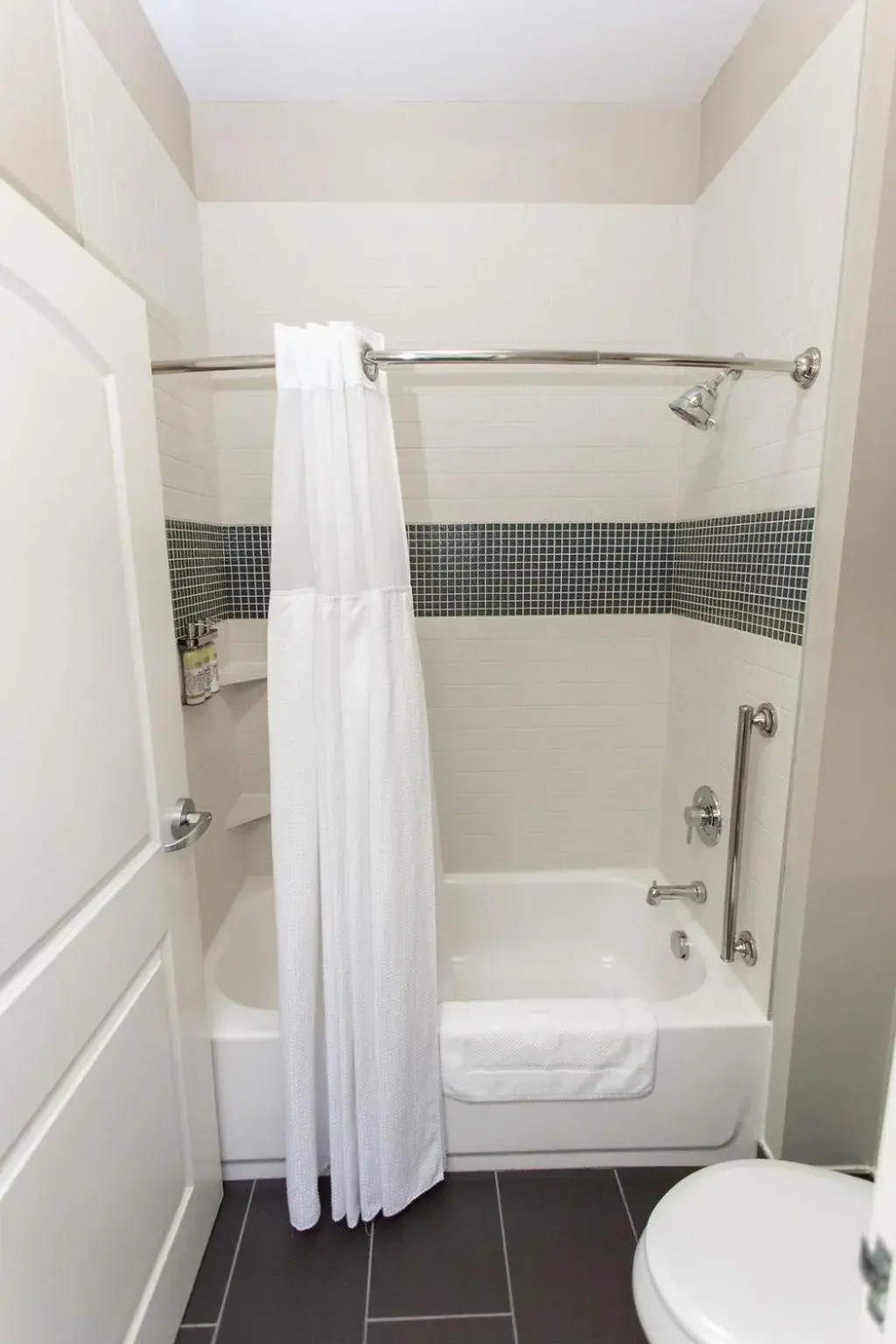 One-Bedroom King Suite with Communications Accessible Tub in Staybridge Suites Bowling Green by IHG One-Bedroom King Suite with Communications Accessible Tub in Staybridge Suites Bowling Green by IHG