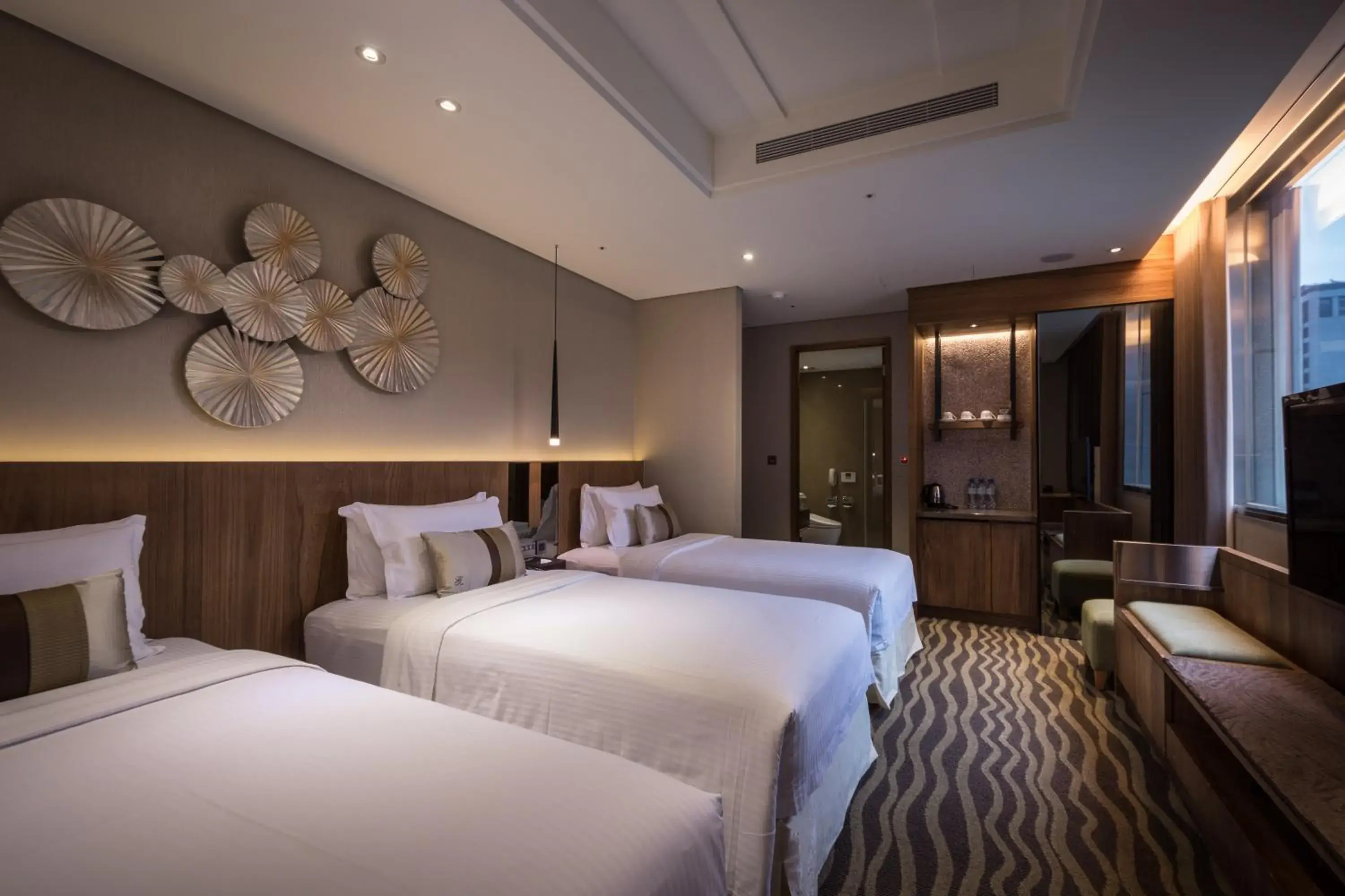 Superior Triple Room with City View in Green World JianPei Superior Triple Room with City View in Green World JianPei